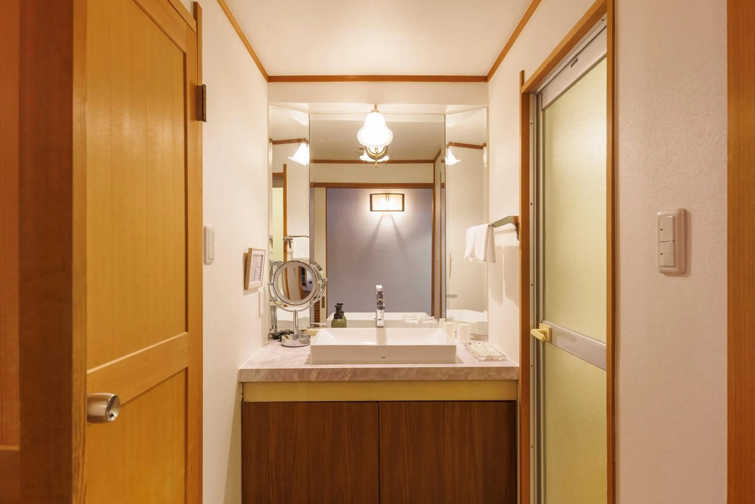 Shower in Ito Kowakien