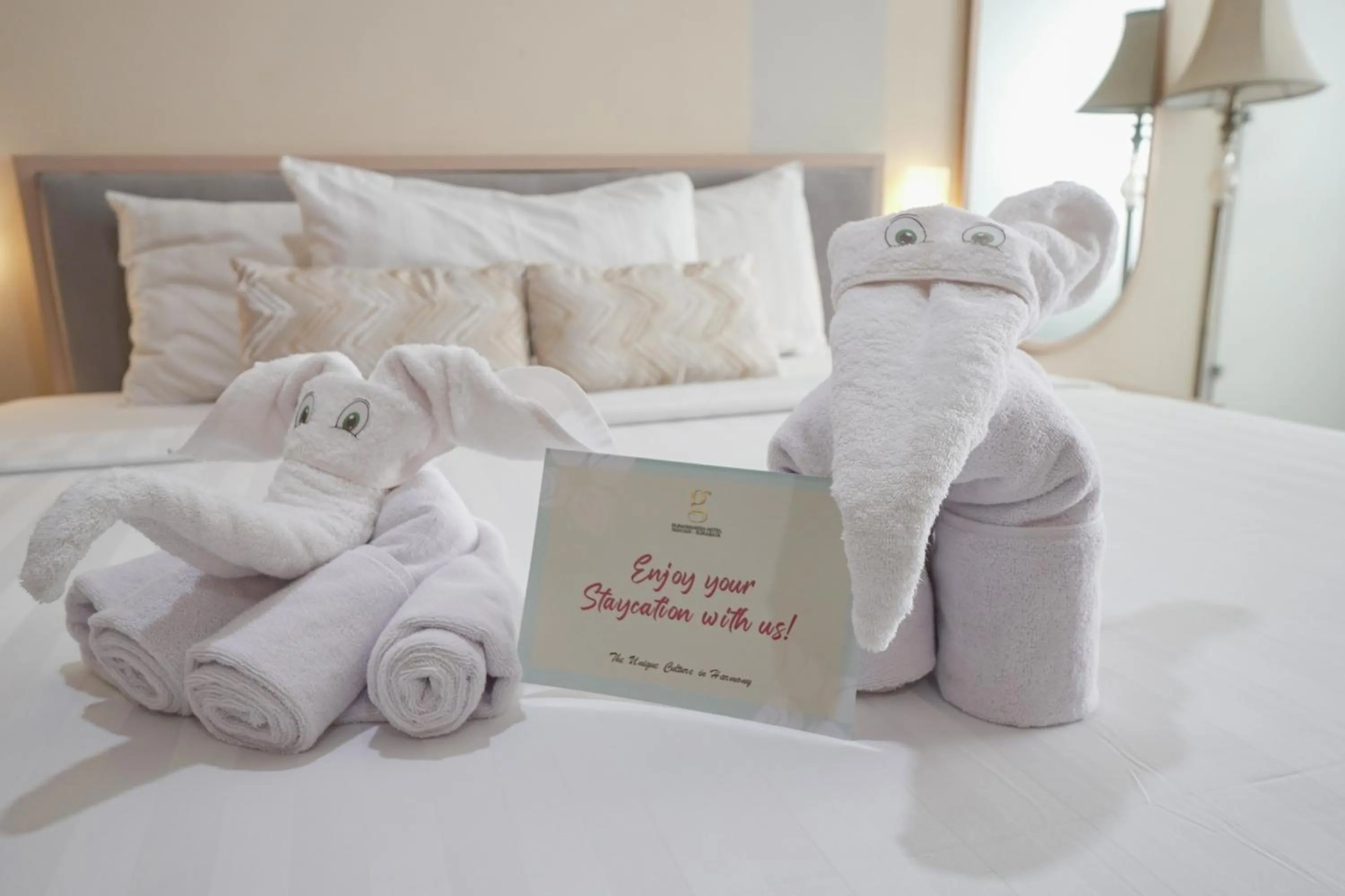 Bed in Hotel Gunawangsa Manyar