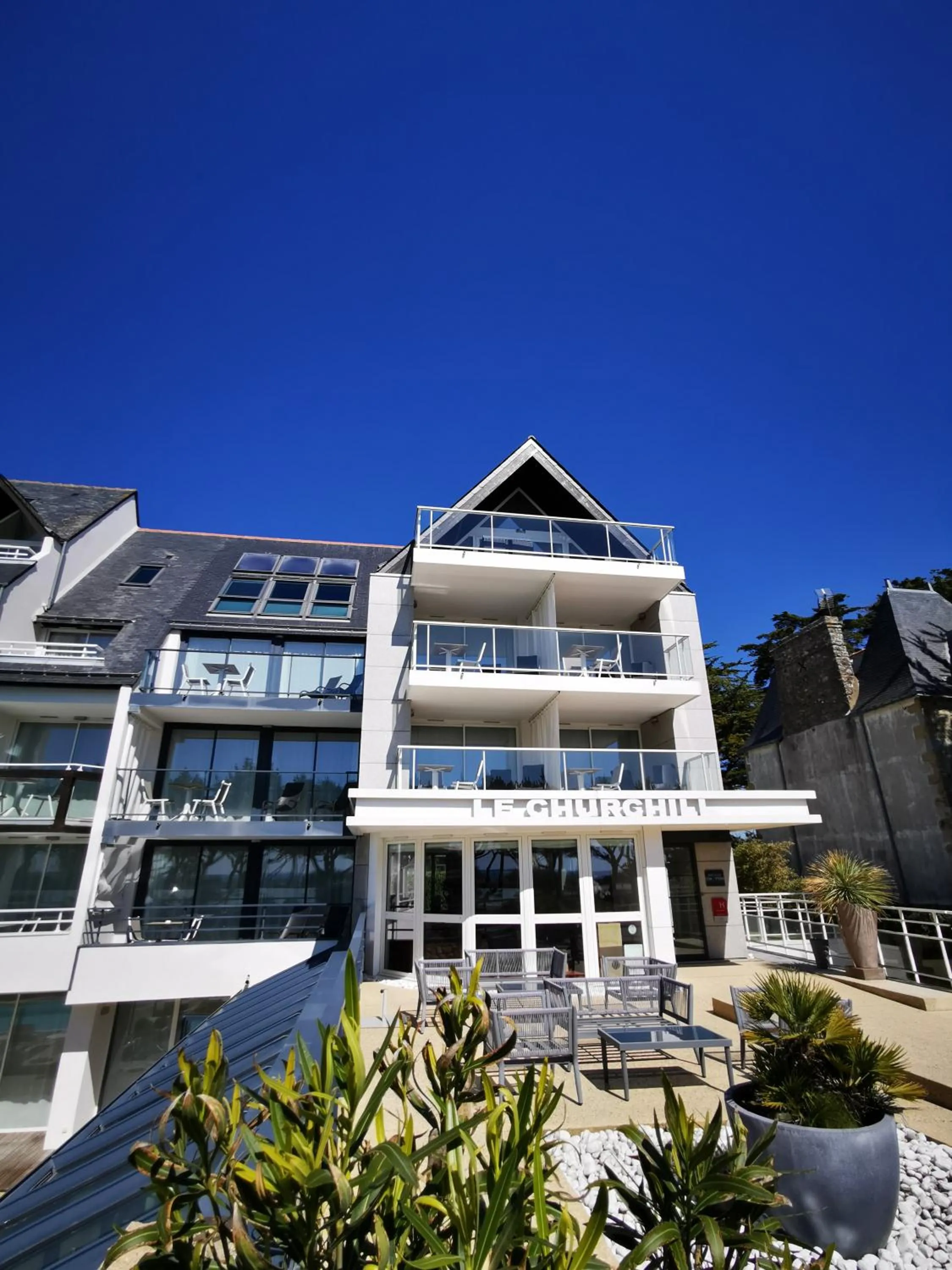 Property building in Le Churchill Hôtel & Spa