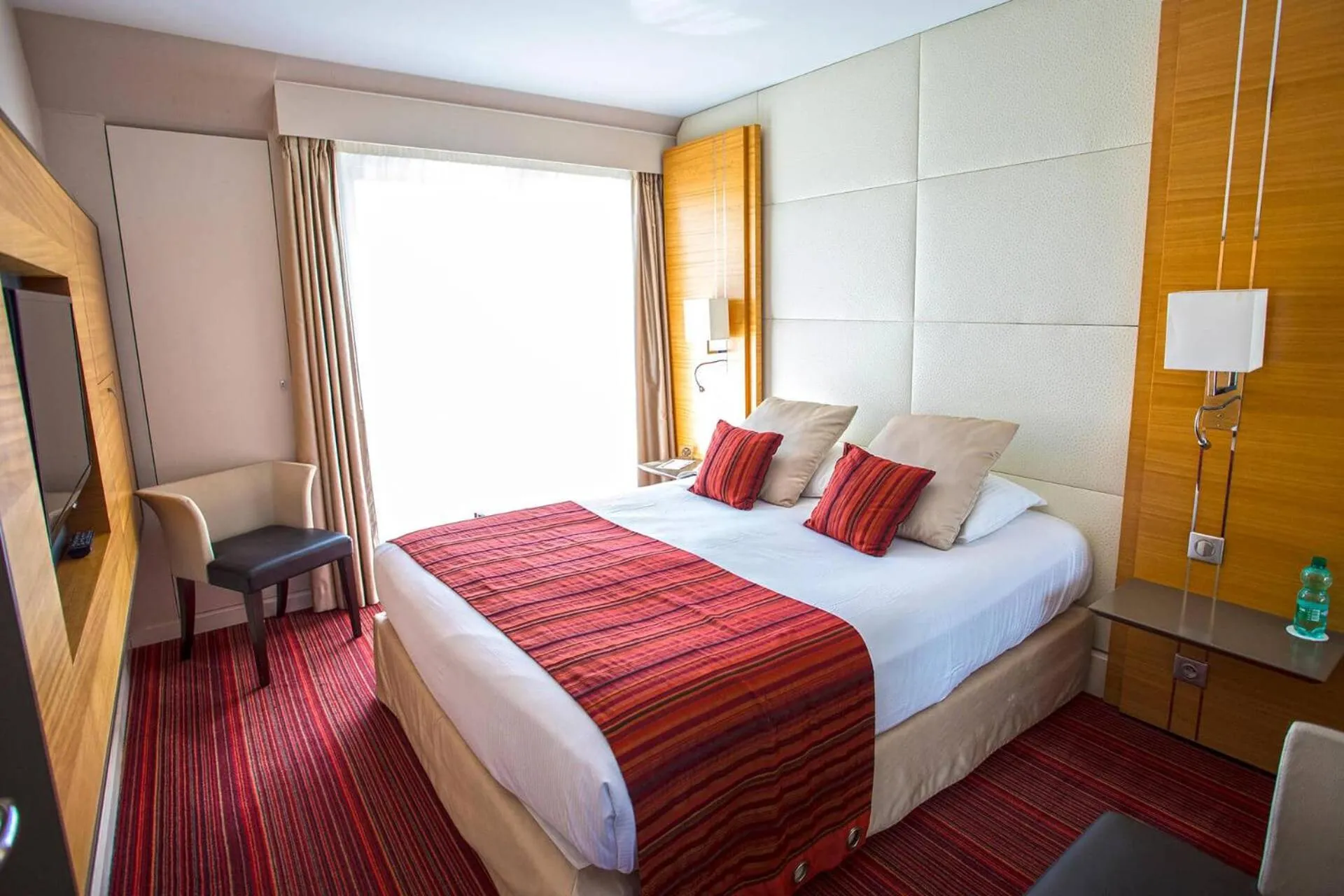 Photo of the whole room, Bed in Le Churchill Hôtel & Spa