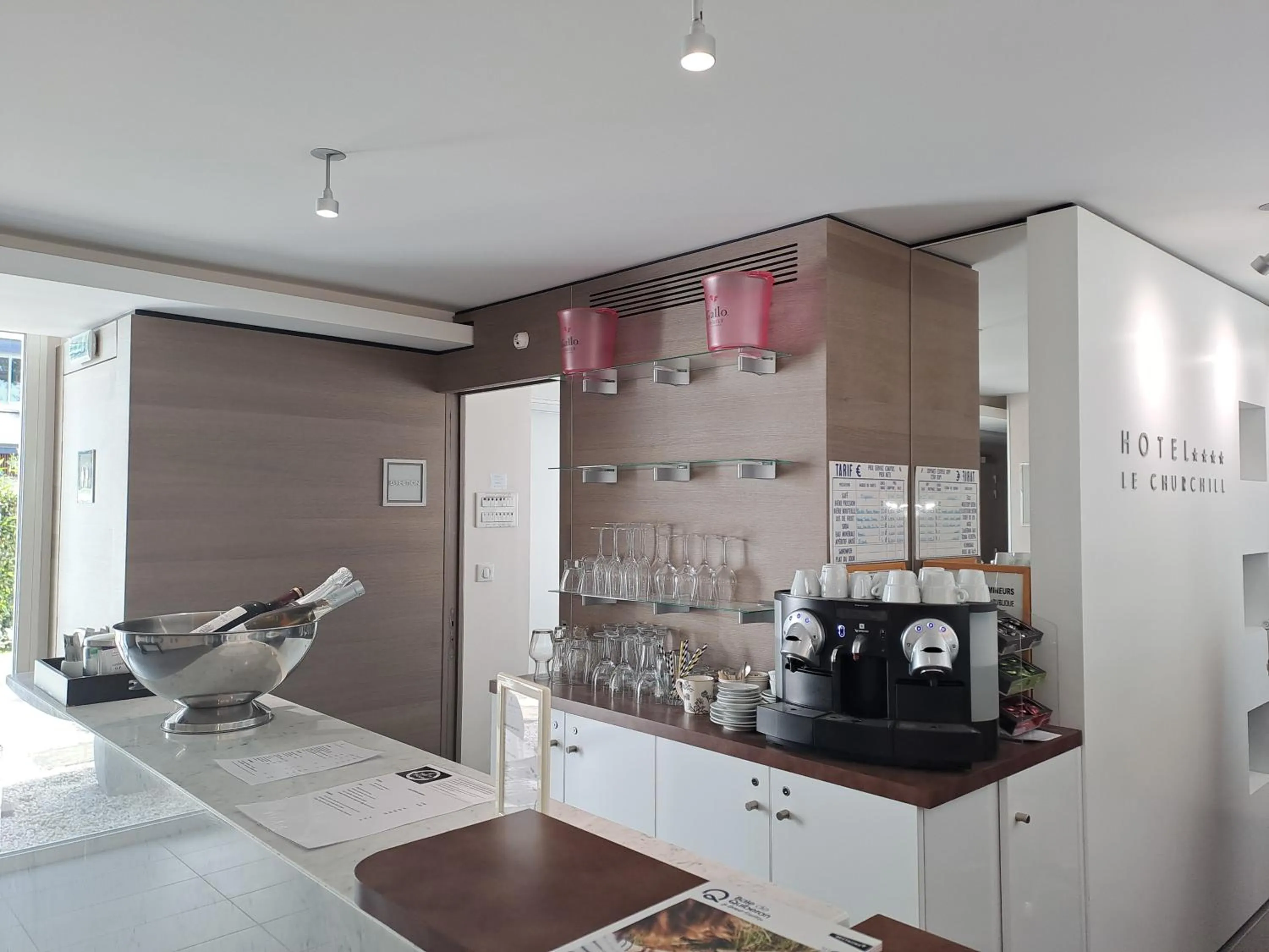 Lobby or reception in Le Churchill Hôtel & Spa