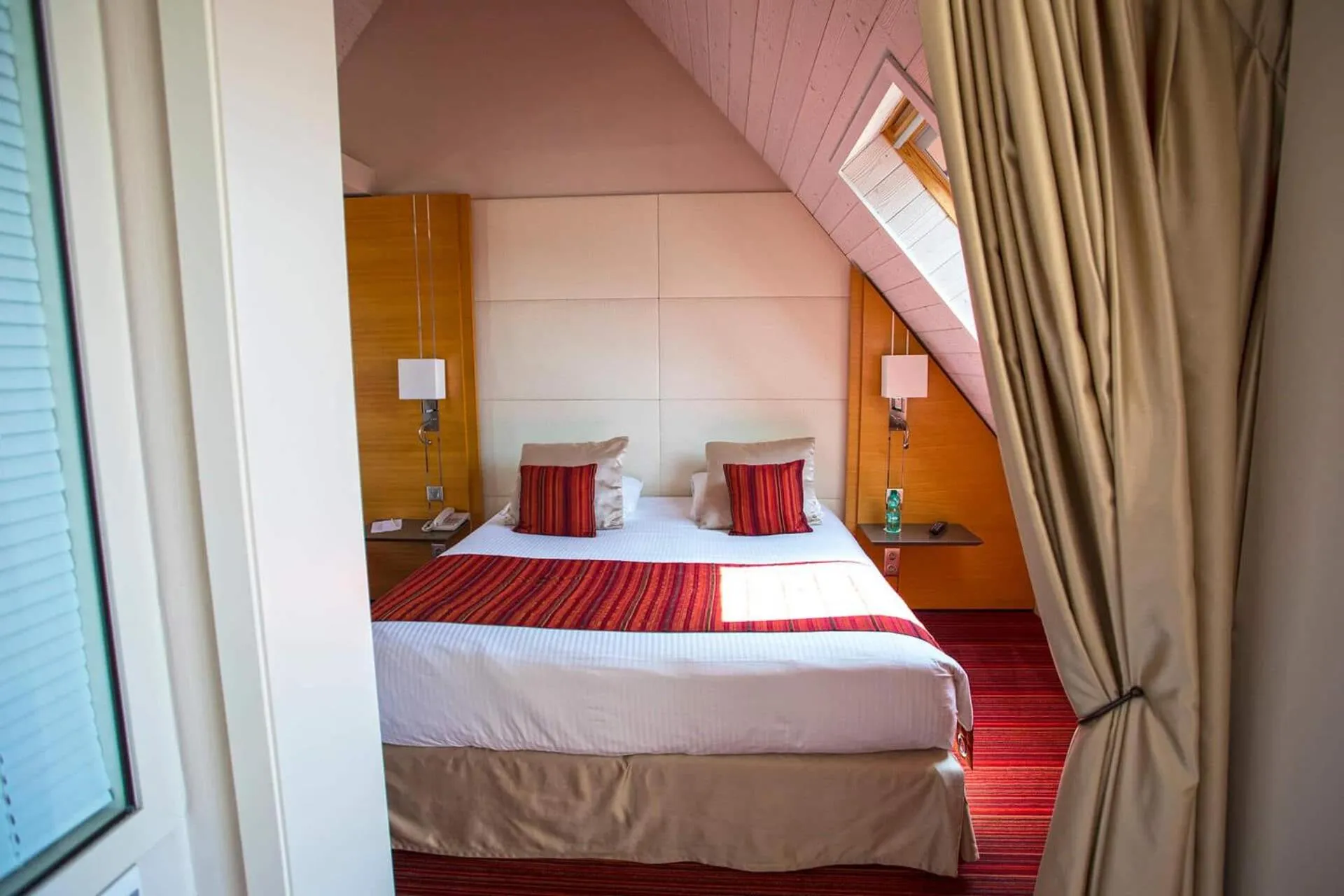 Photo of the whole room, Bed in Le Churchill Hôtel & Spa