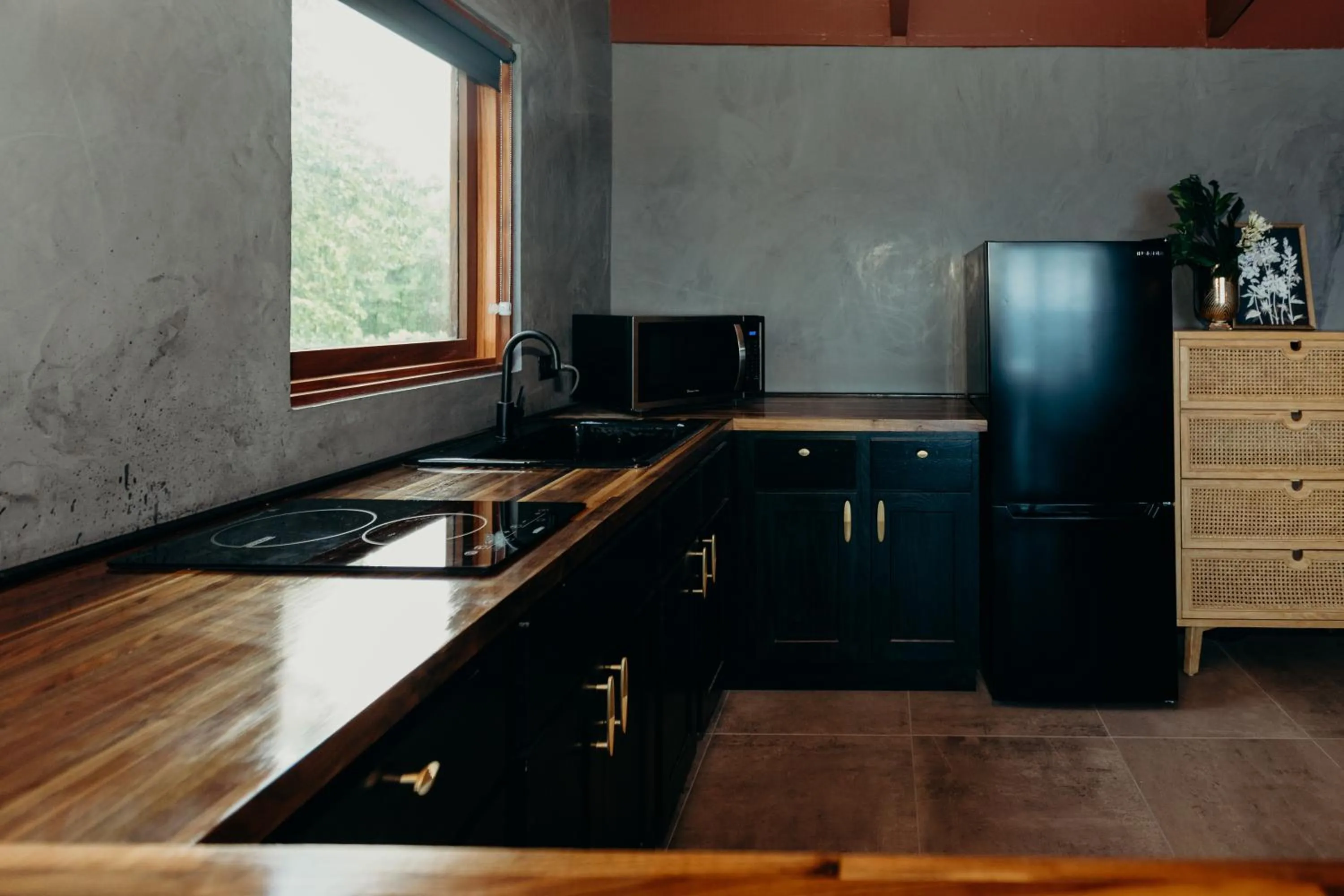 Kitchen or kitchenette in The Waves at Cane Bay