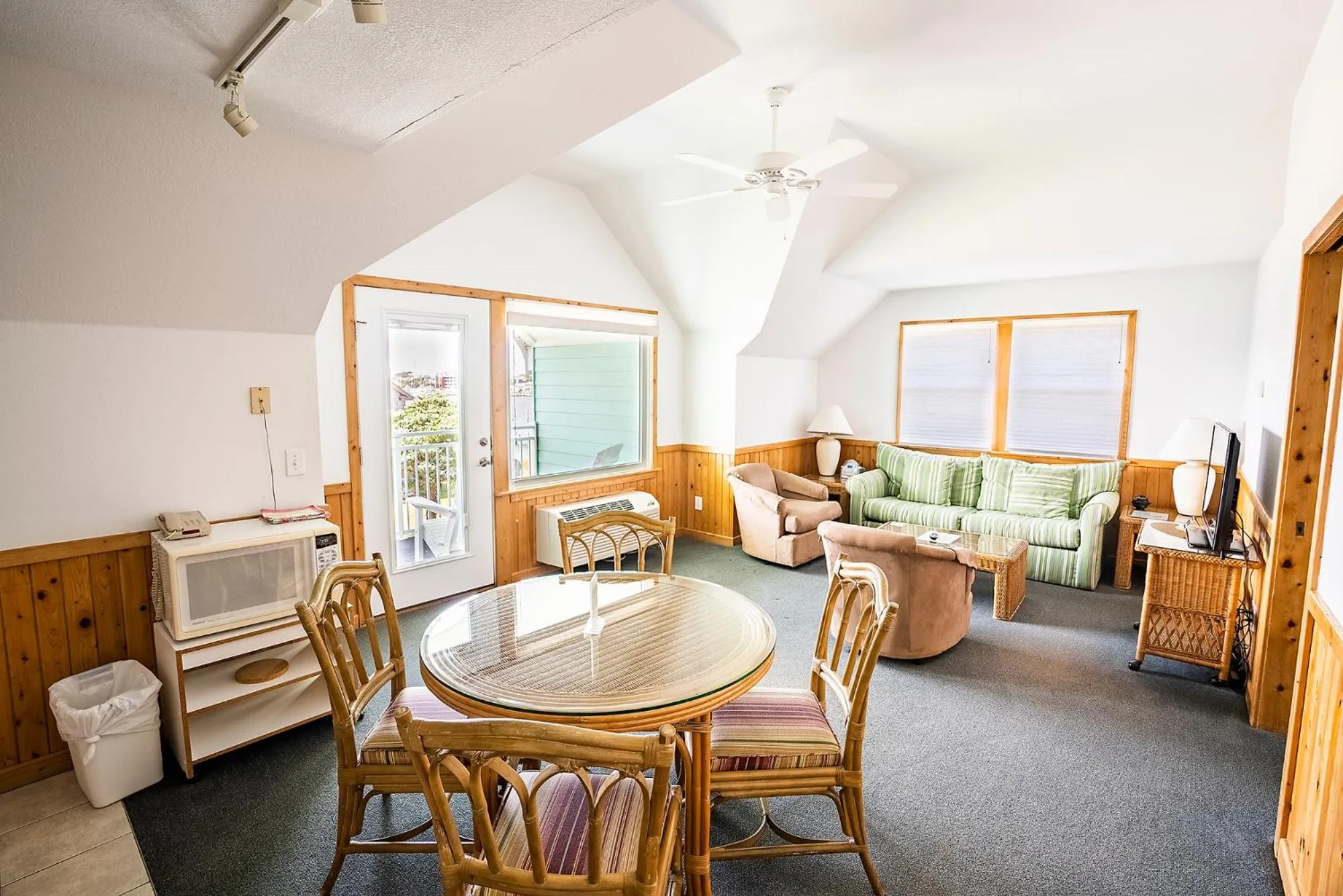 The Ocracoke Harbor Inn