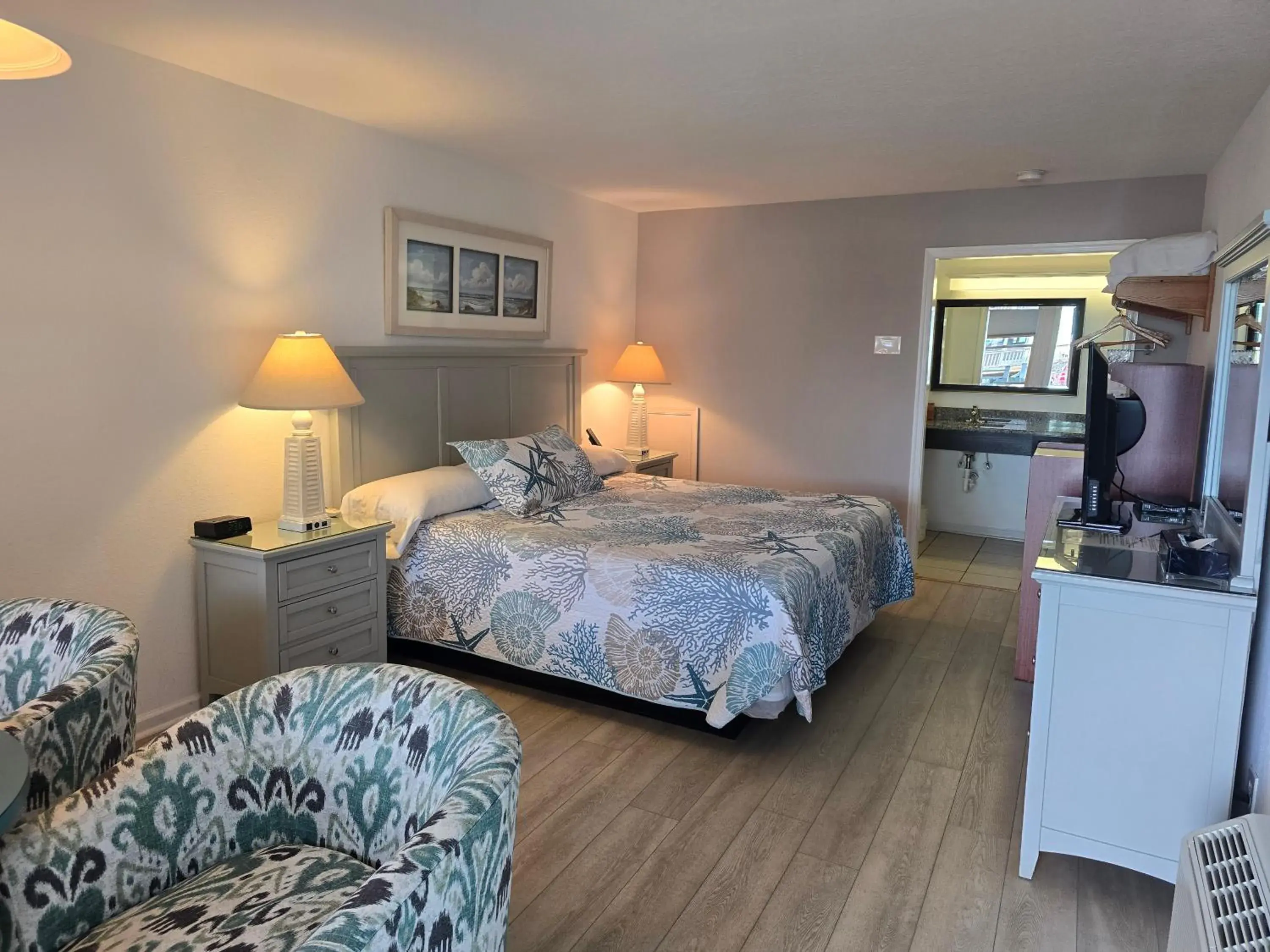 King Room with Lake View in The Ocracoke Harbor Inn King Room with Lake View in The Ocracoke Harbor Inn