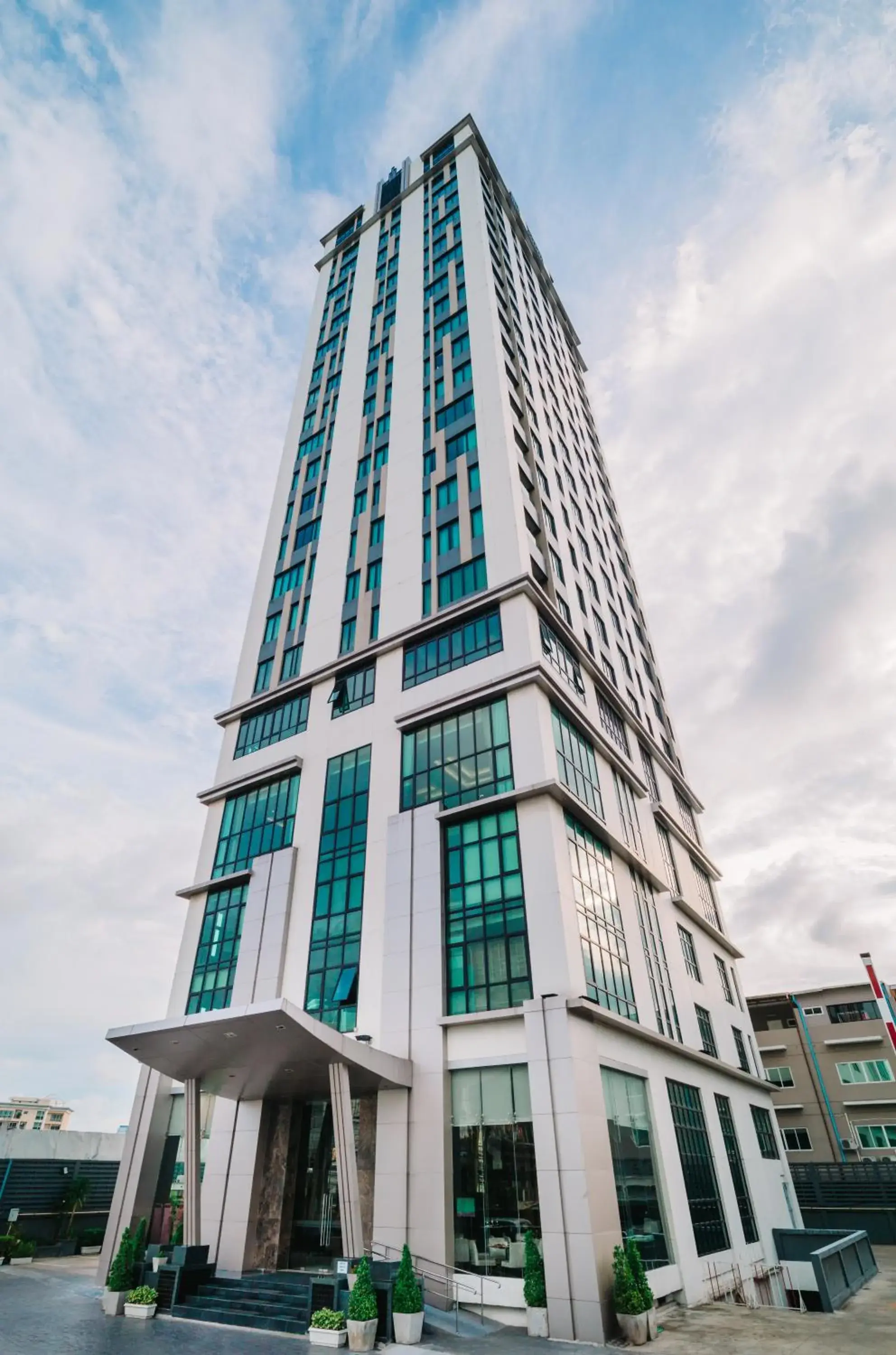 Property building in Lumen Bangkok Srinakarin Property building in Lumen Bangkok Srinakarin