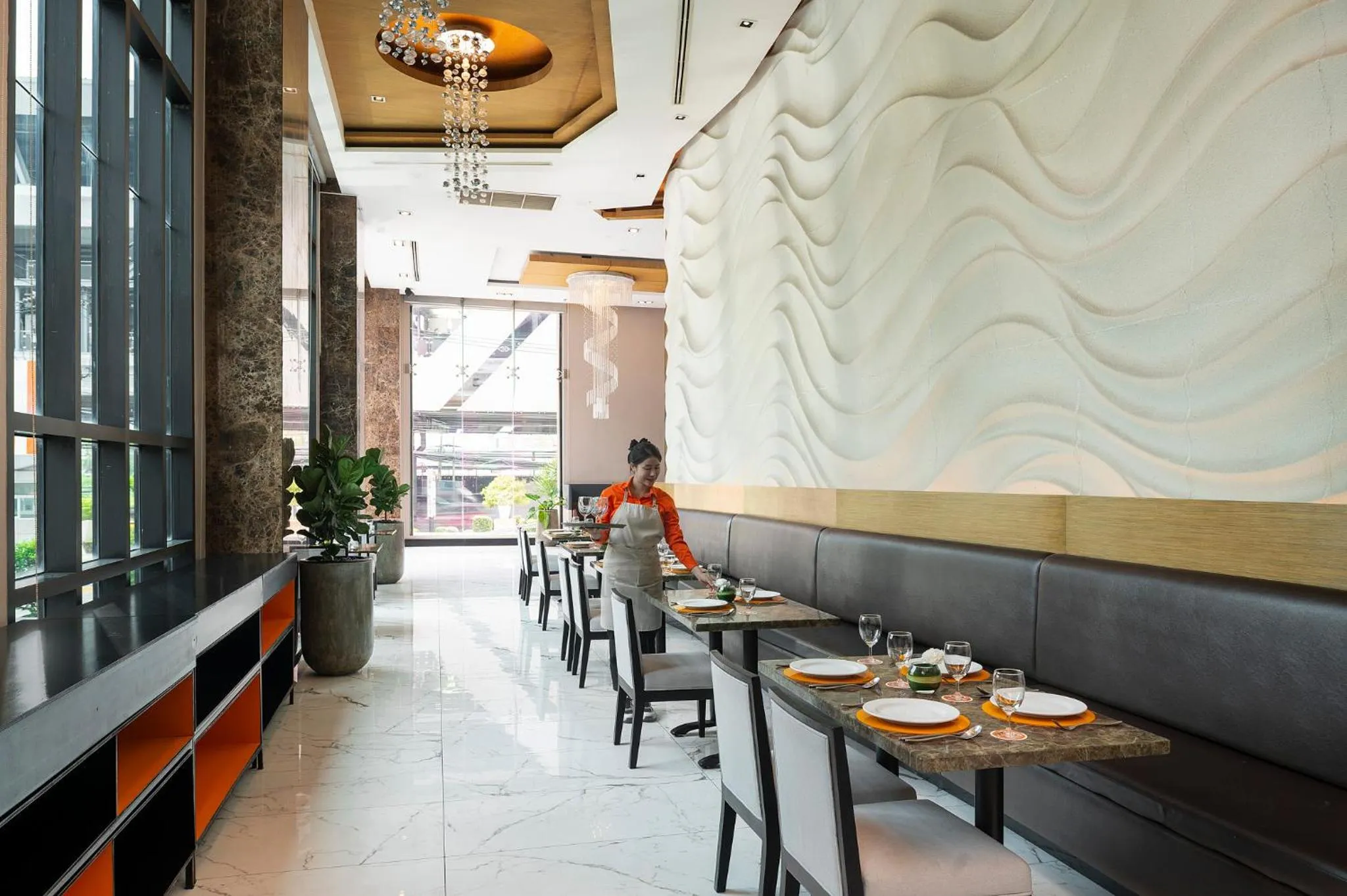 Restaurant/places to eat in Lumen Bangkok Srinakarin