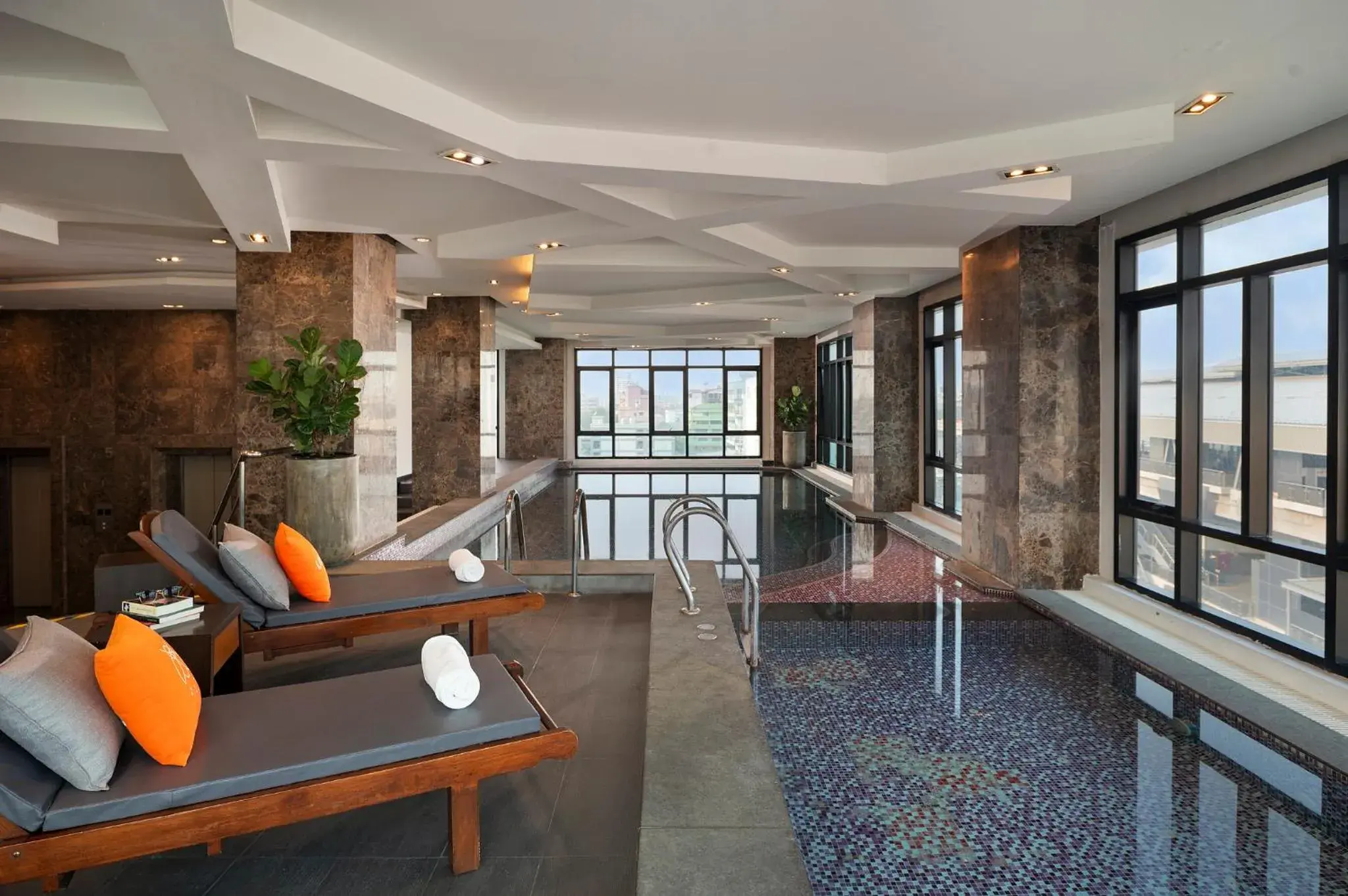 Swimming pool in Lumen Bangkok Srinakarin Swimming pool in Lumen Bangkok Srinakarin