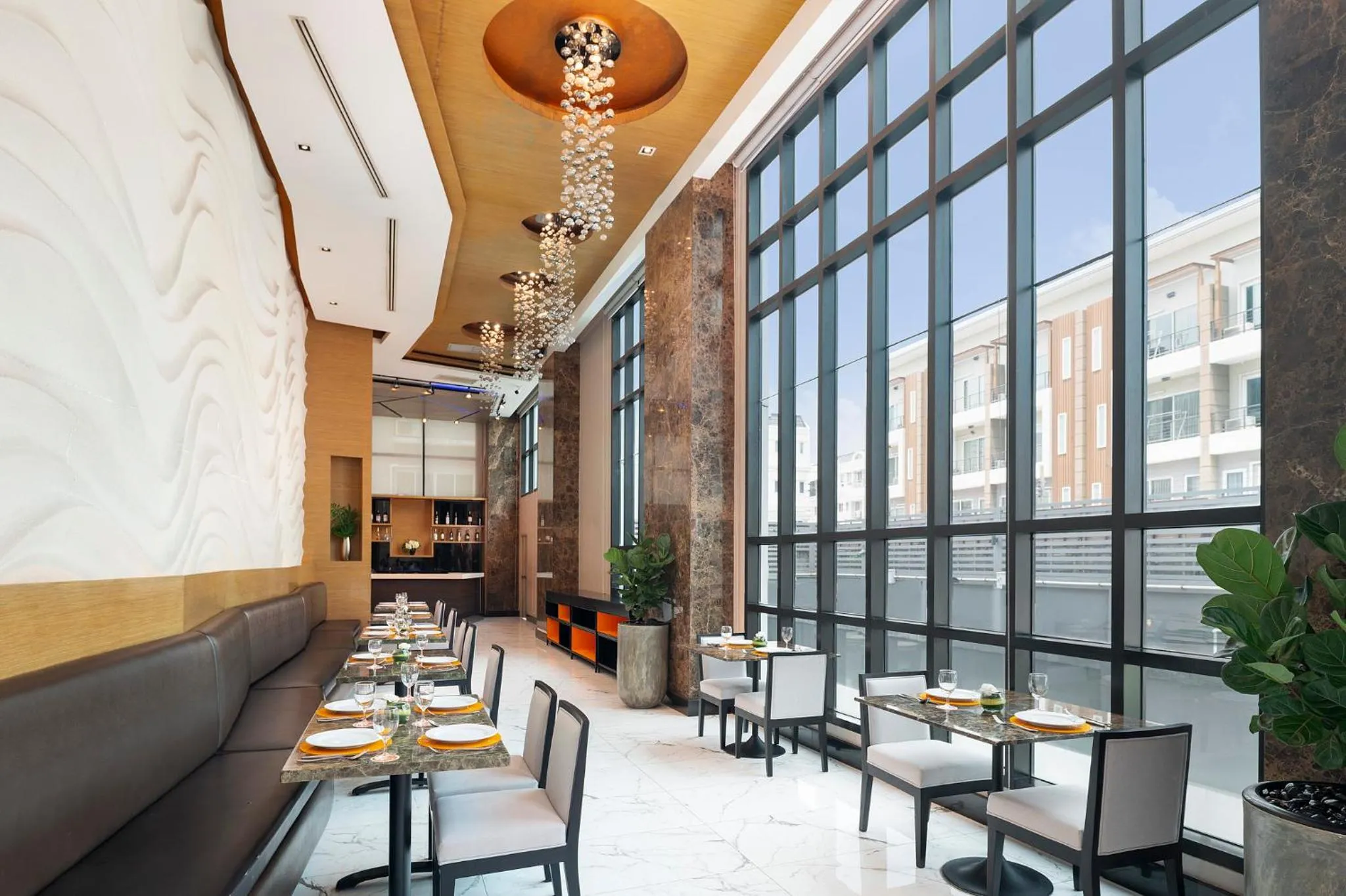 Restaurant/places to eat in Lumen Bangkok Srinakarin