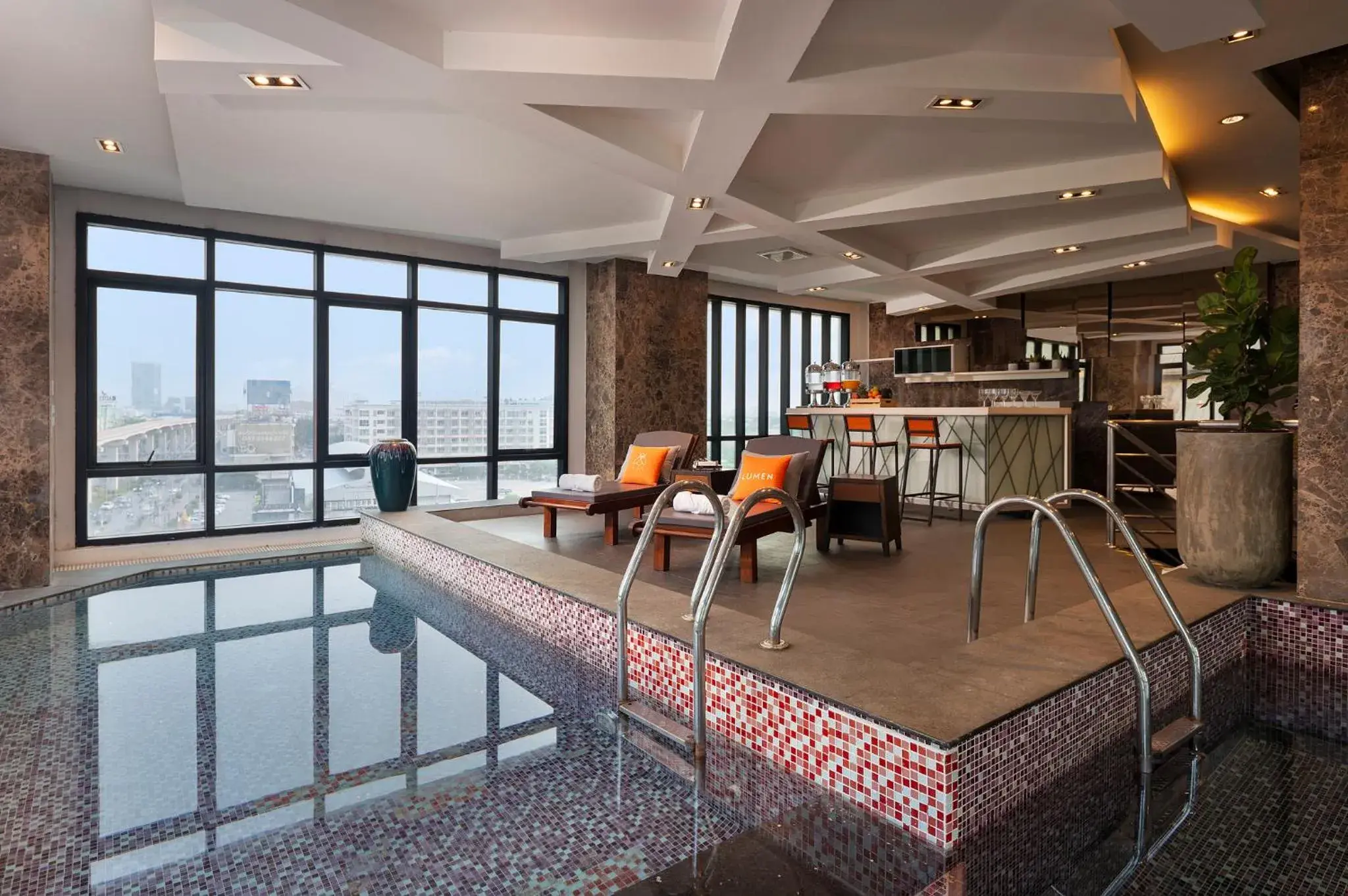 Swimming pool in Lumen Bangkok Srinakarin Swimming pool in Lumen Bangkok Srinakarin