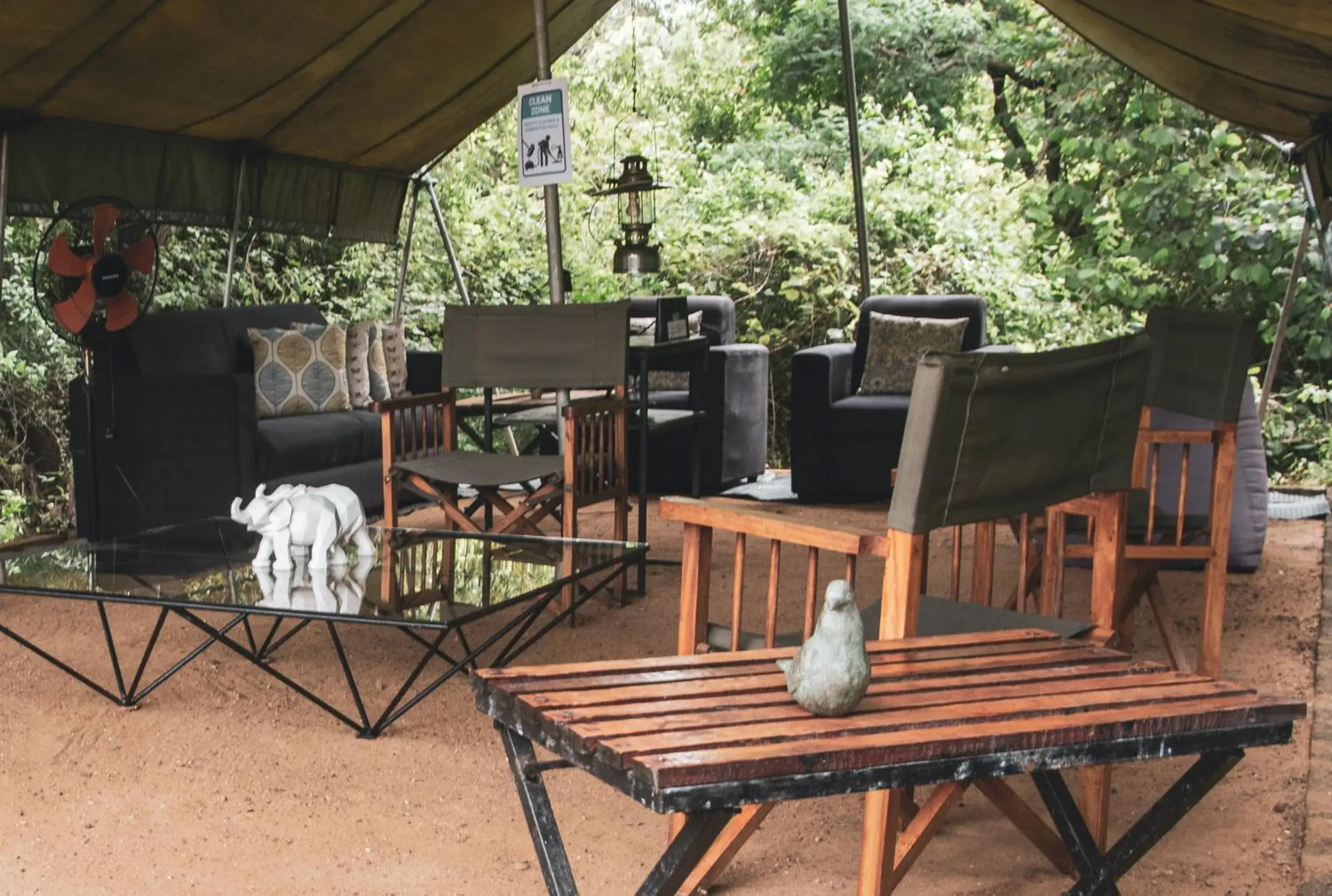 Lounge or bar in Big Game Yala - by Eco Team Lounge or bar in Big Game Yala - by Eco Team