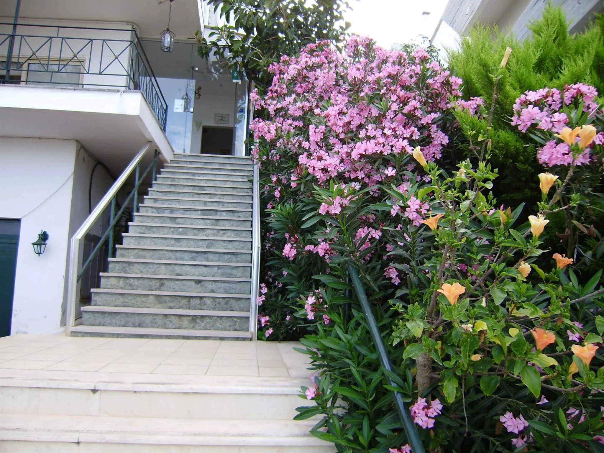 Facade/entrance in Akrotiri Hotel