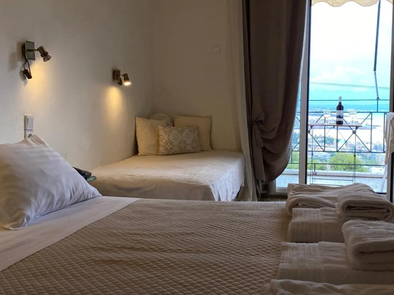 Bedroom in Akrotiri Hotel