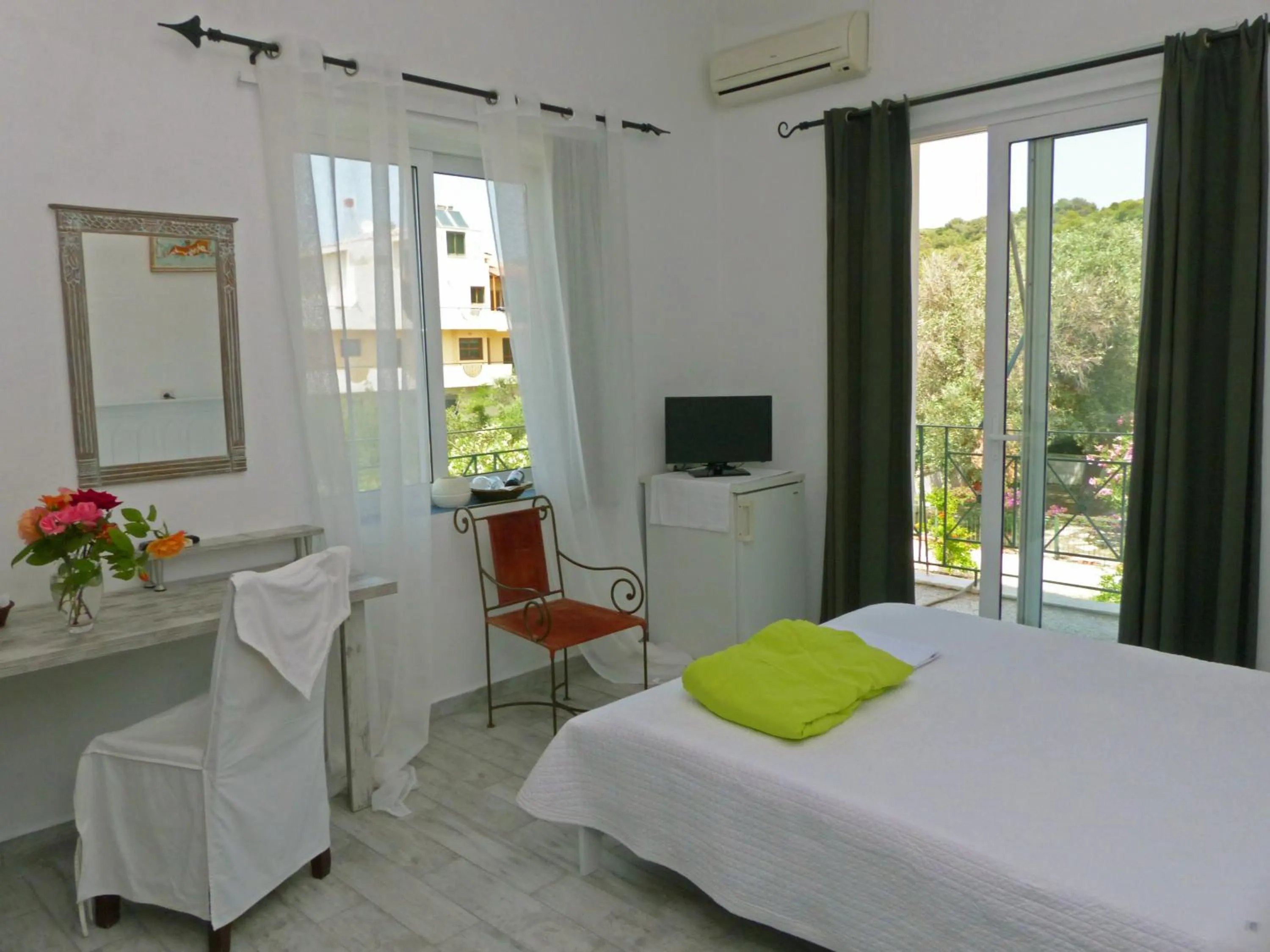 Bedroom in Akrotiri Hotel
