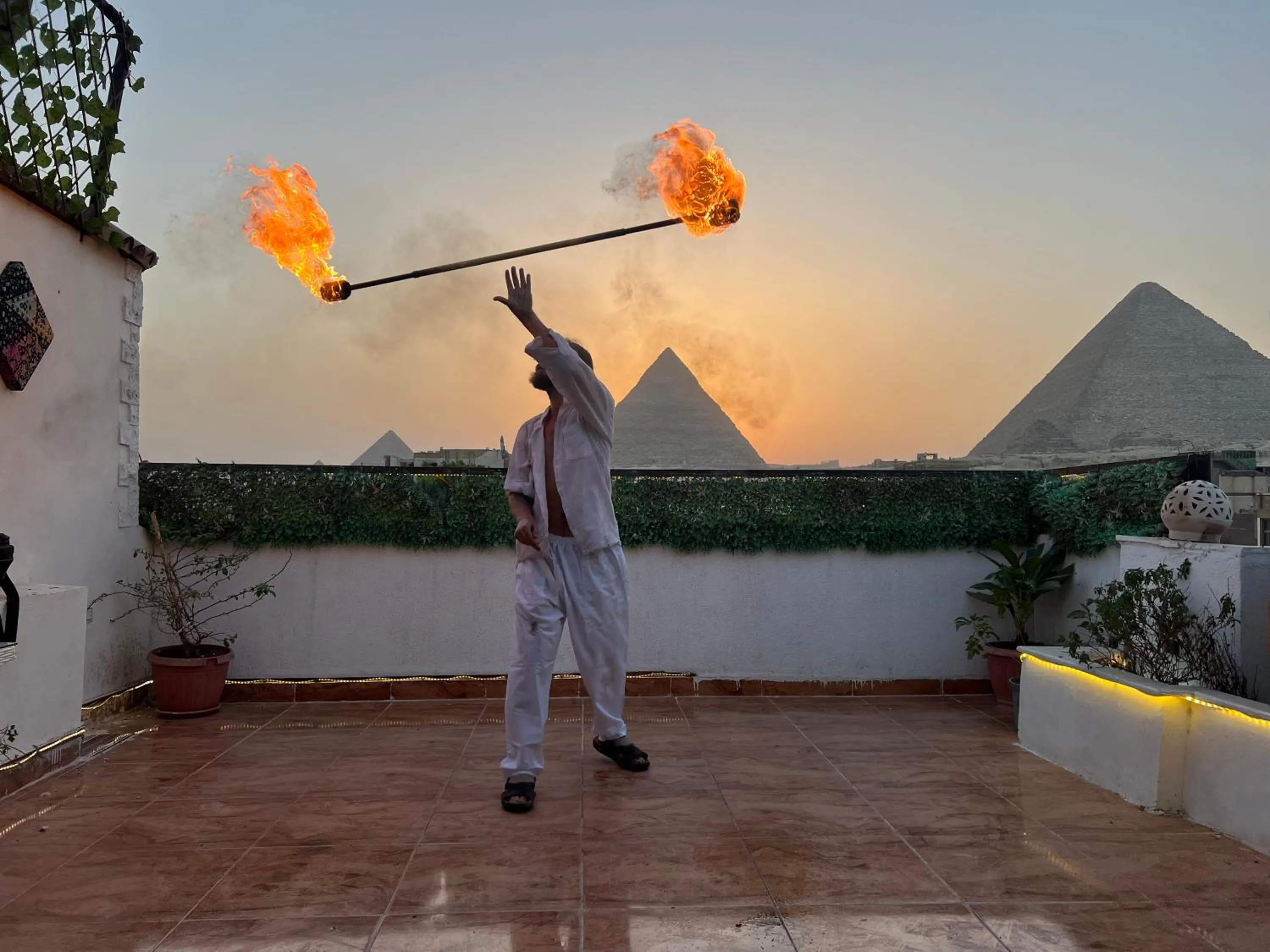 Day in Pyramids Top Inn