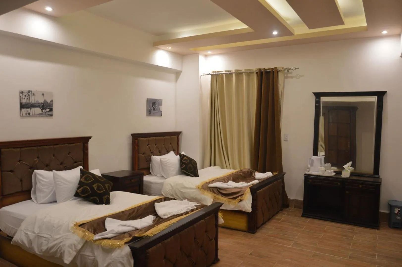 Bed in Pyramids Top Inn