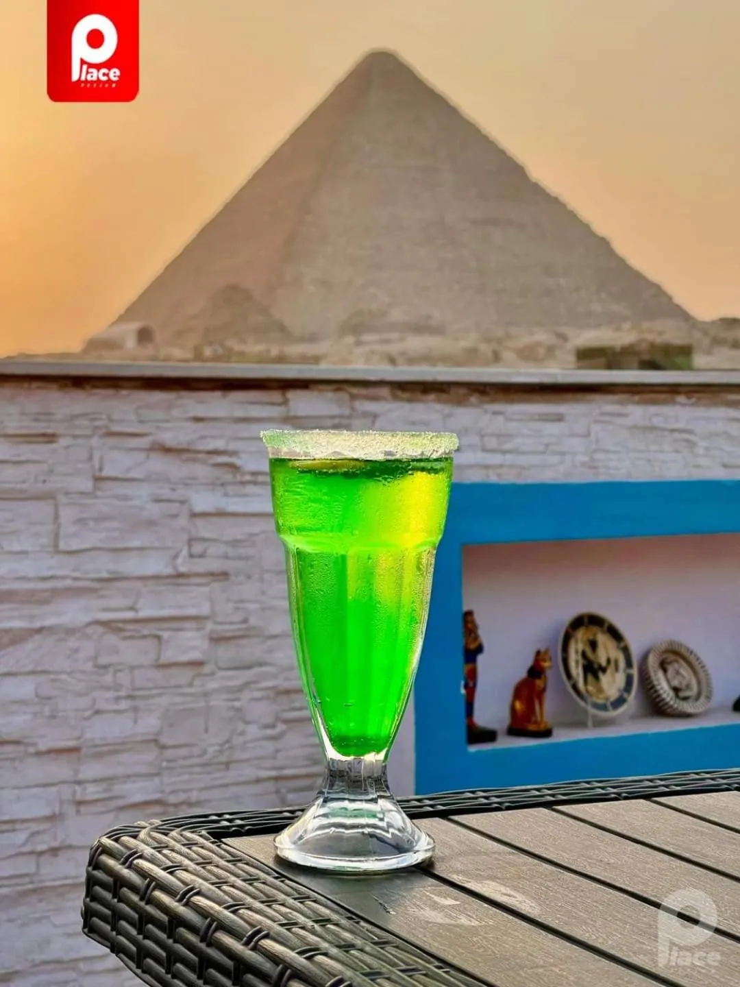 Food and drinks in Pyramids Top Inn