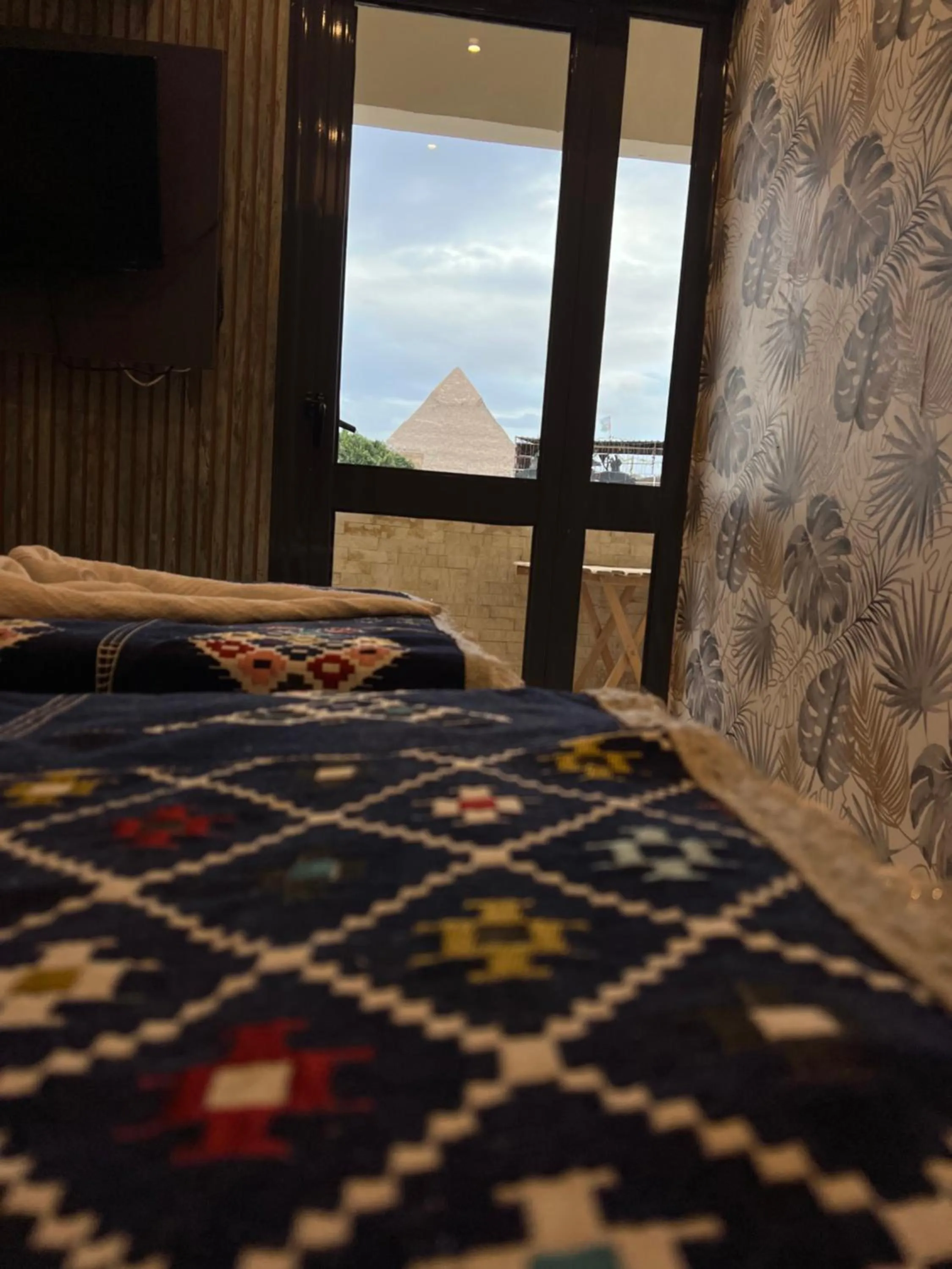 Bed in Pyramids Top Inn
