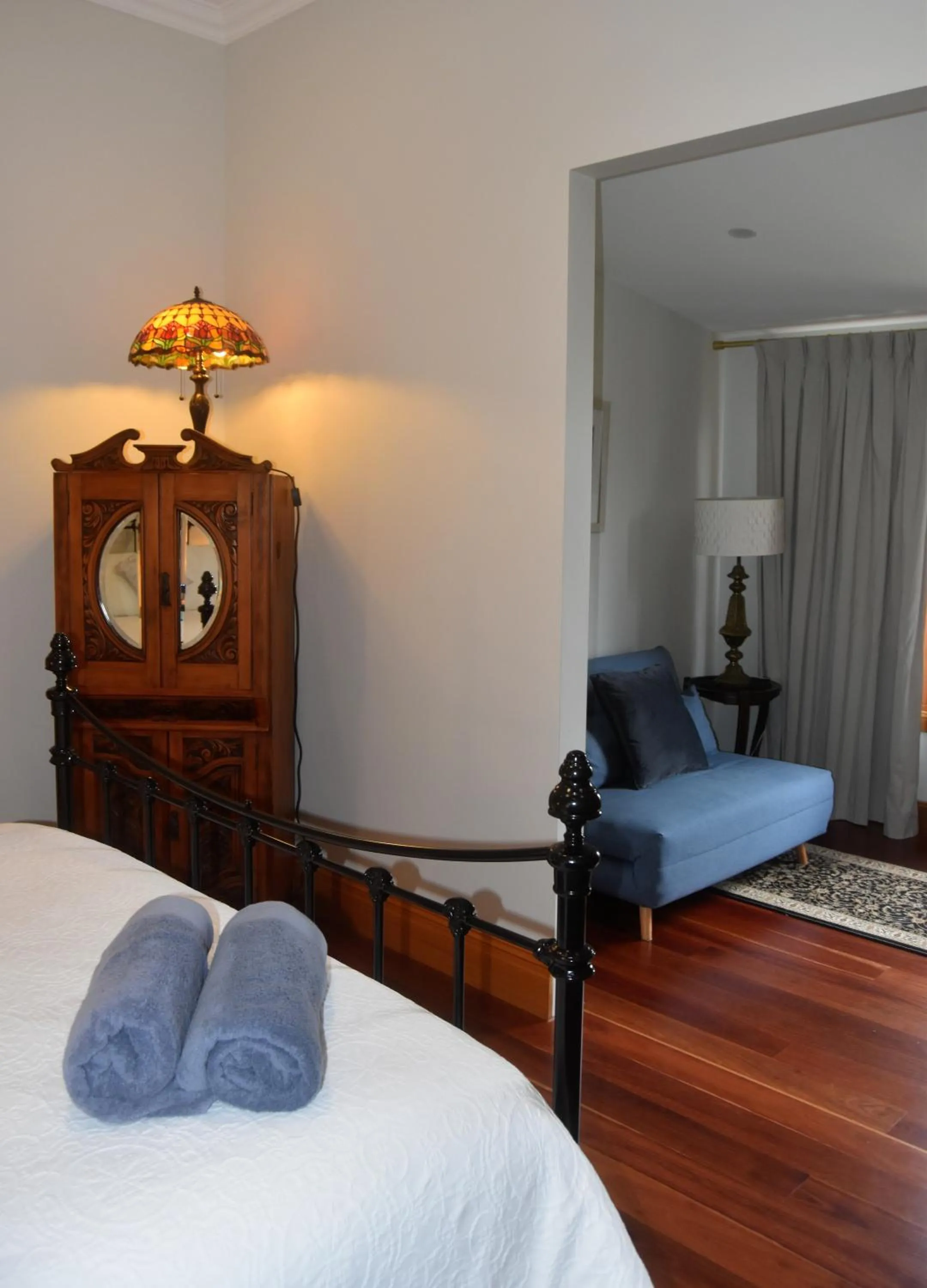 Seating area, Bed in Maddies of Bolwarra