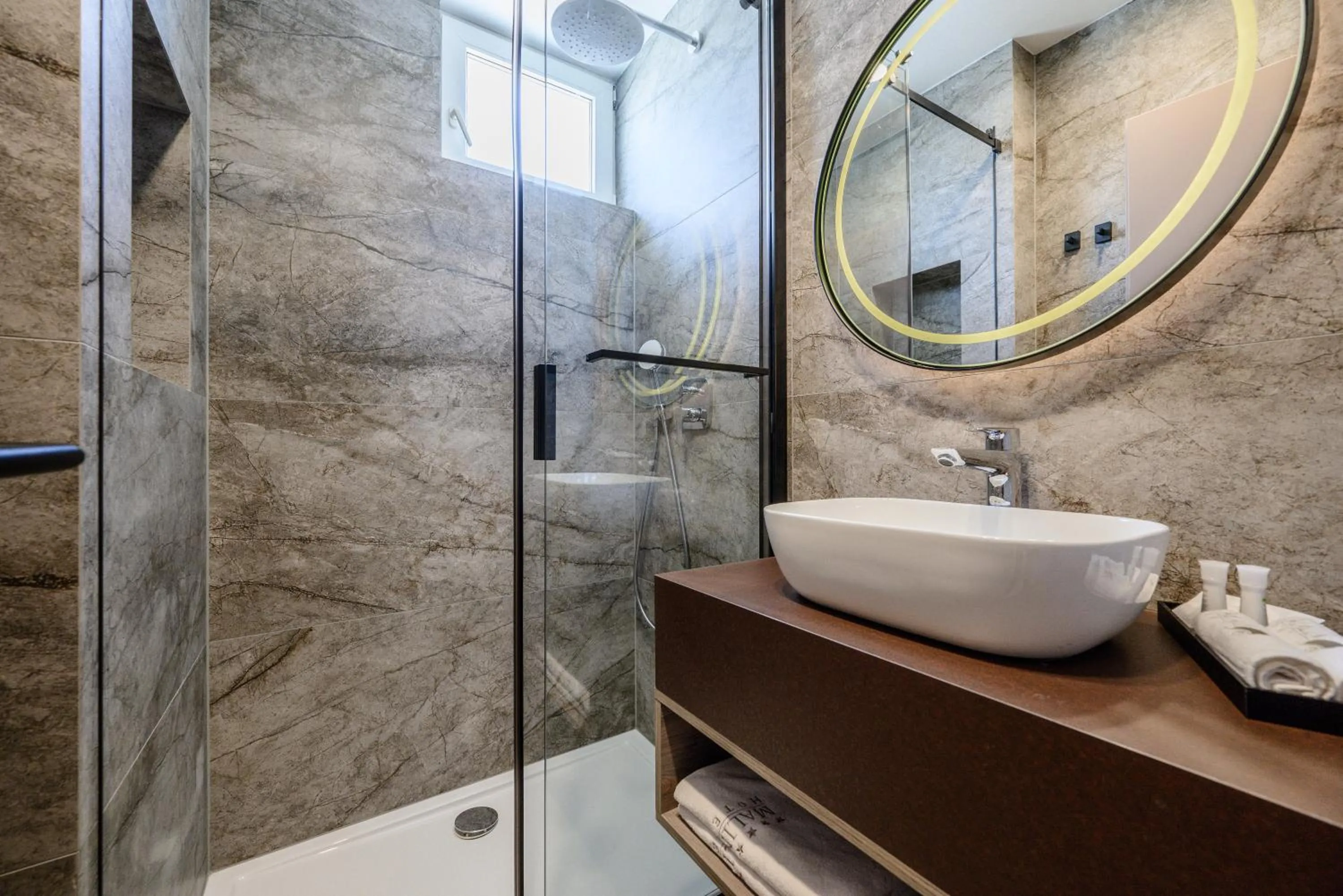 Shower in Hotel Malin