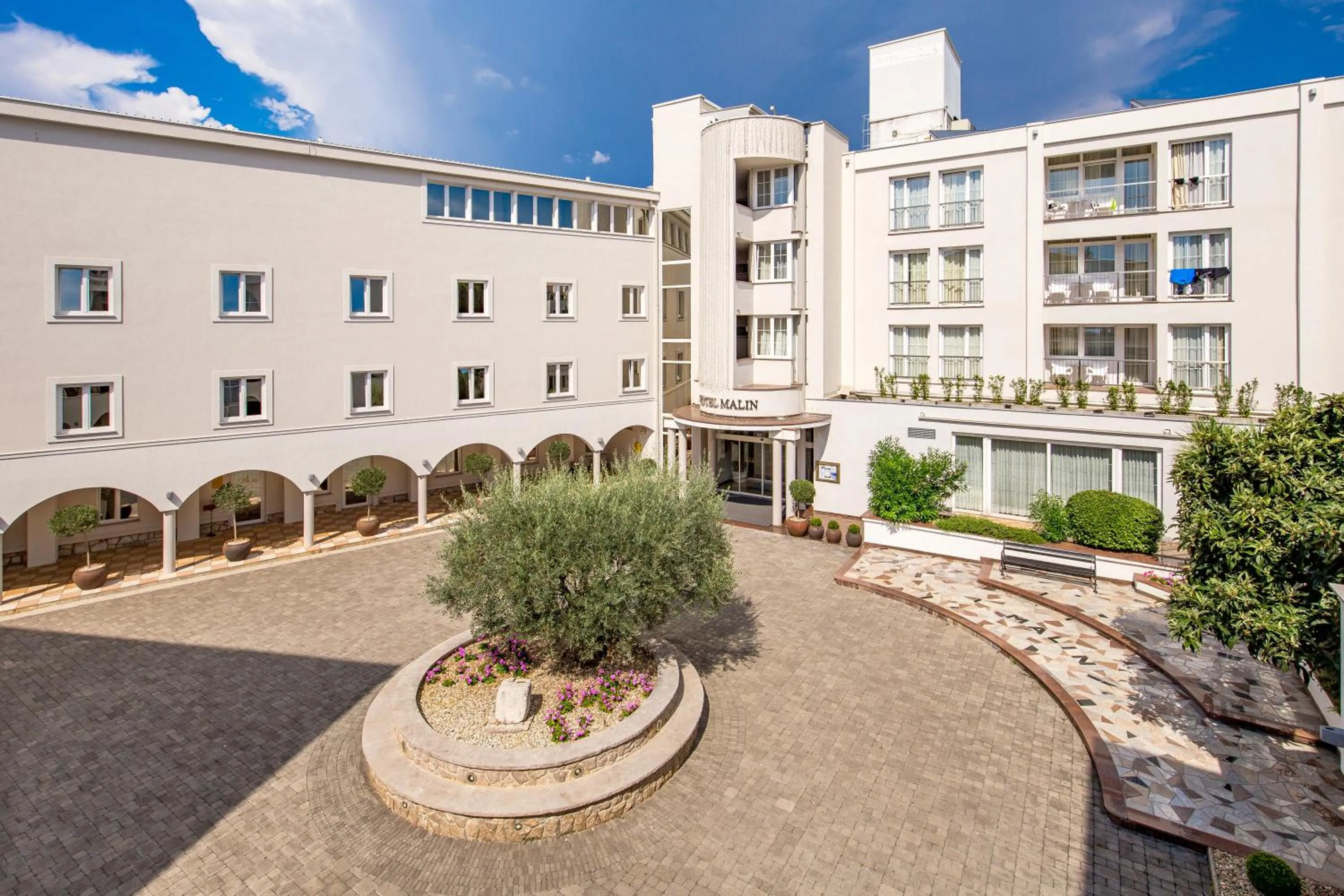 Facade/entrance in Hotel Malin