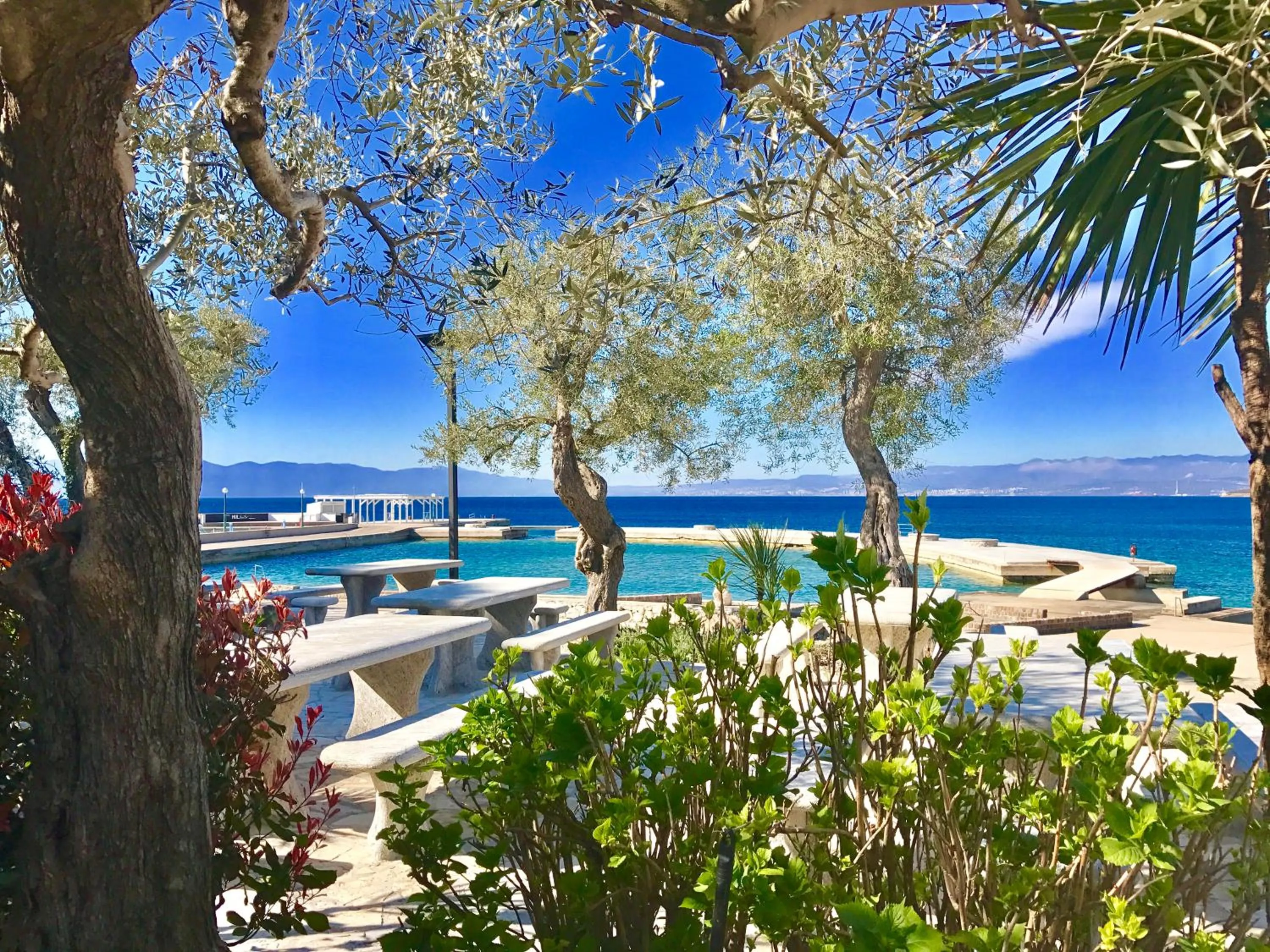 Restaurant/places to eat in Hotel Malin