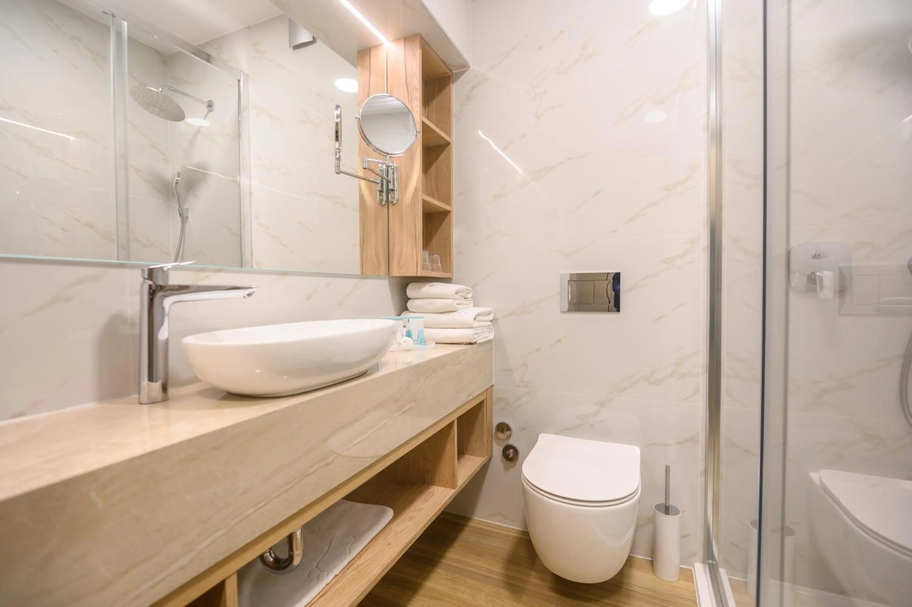 Shower in Hotel Malin