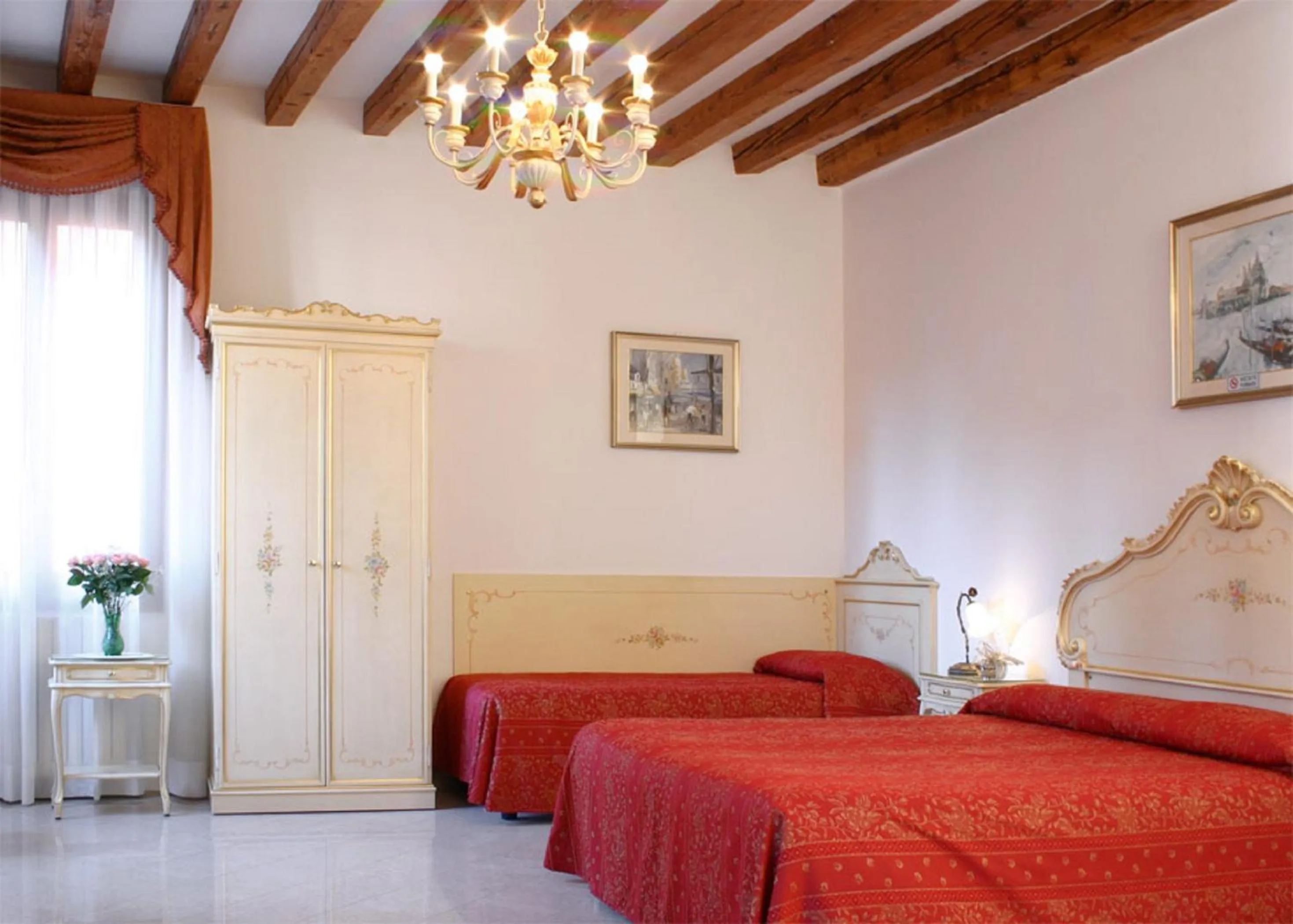 Photo of the whole room, Bed in Hotel At Leonard