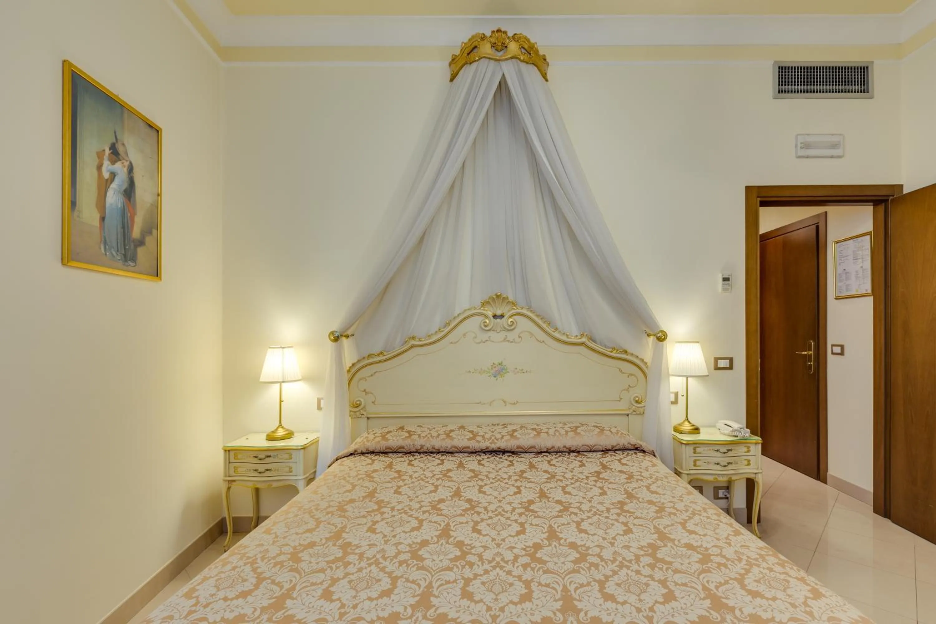 Bed in Hotel At Leonard