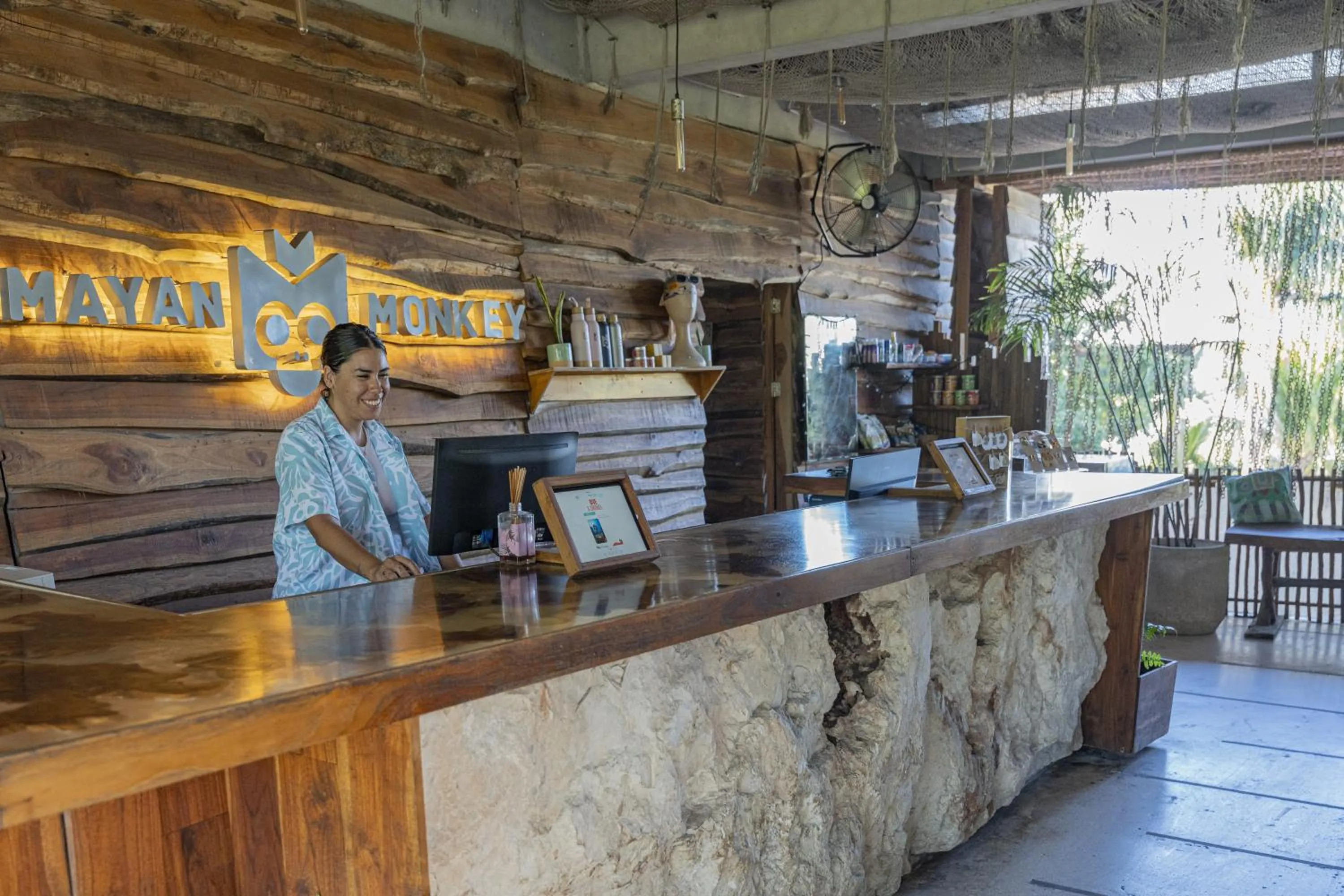 Lobby or reception in Mayan Monkey Isla Mujeres - Social Hotel