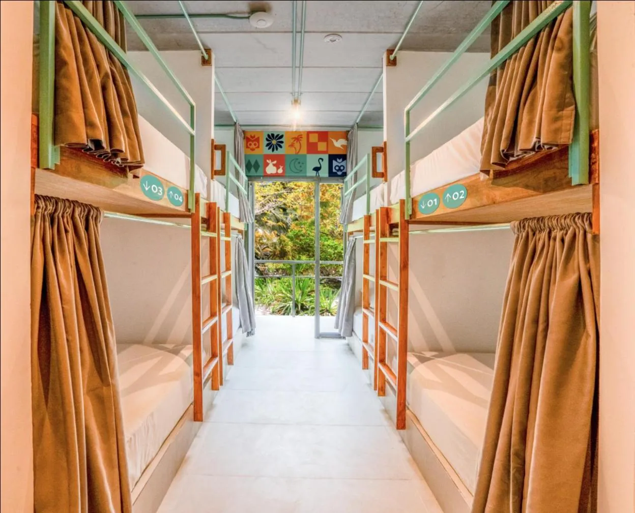 Bed in Mayan Monkey Isla Mujeres - Social Hotel