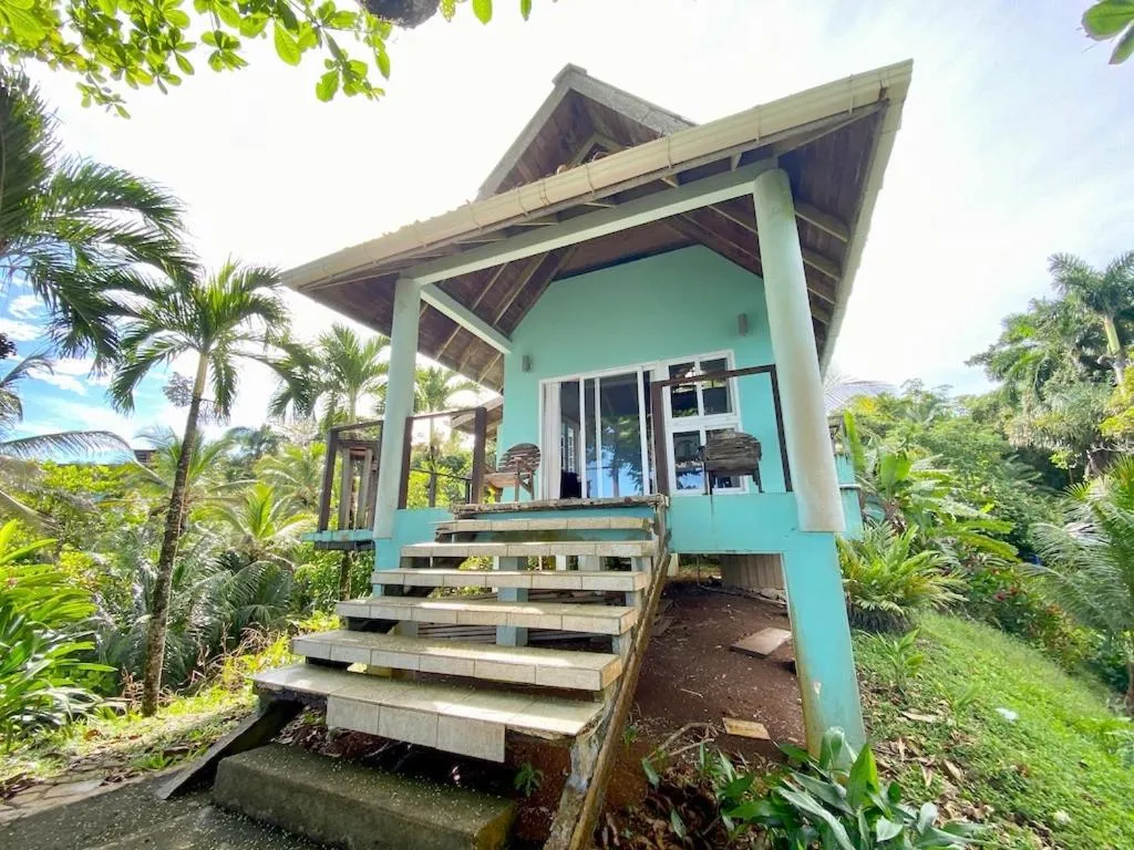 Natural landscape in Bird Island Bungalows