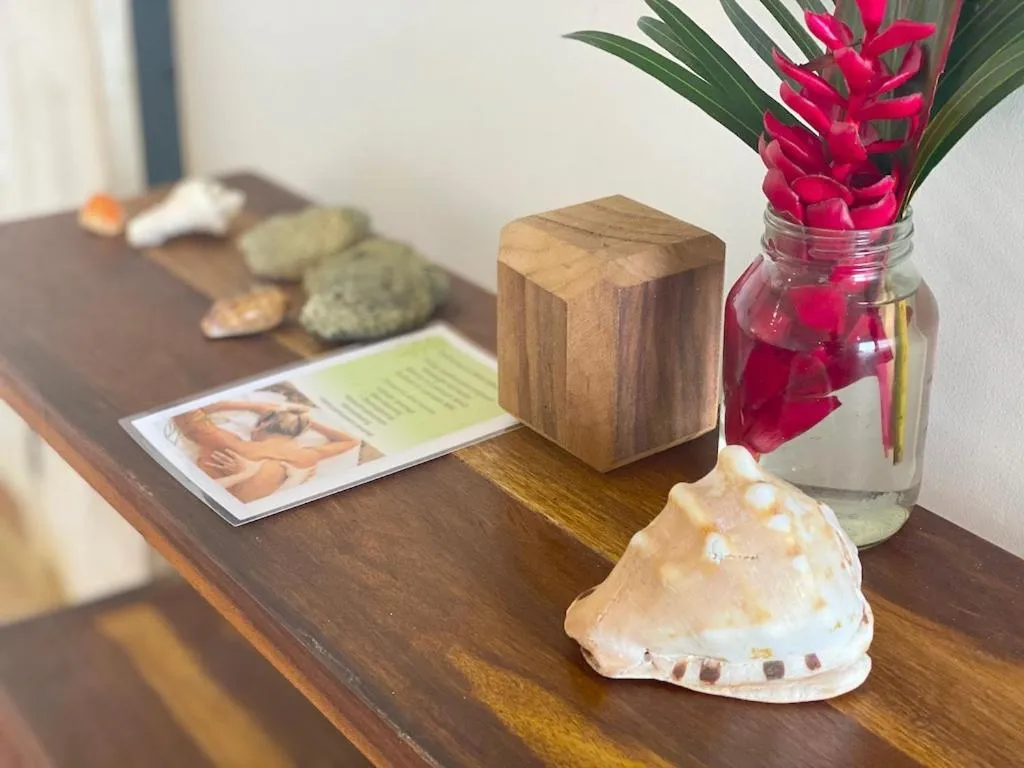 Decorative detail in Bird Island Bungalows