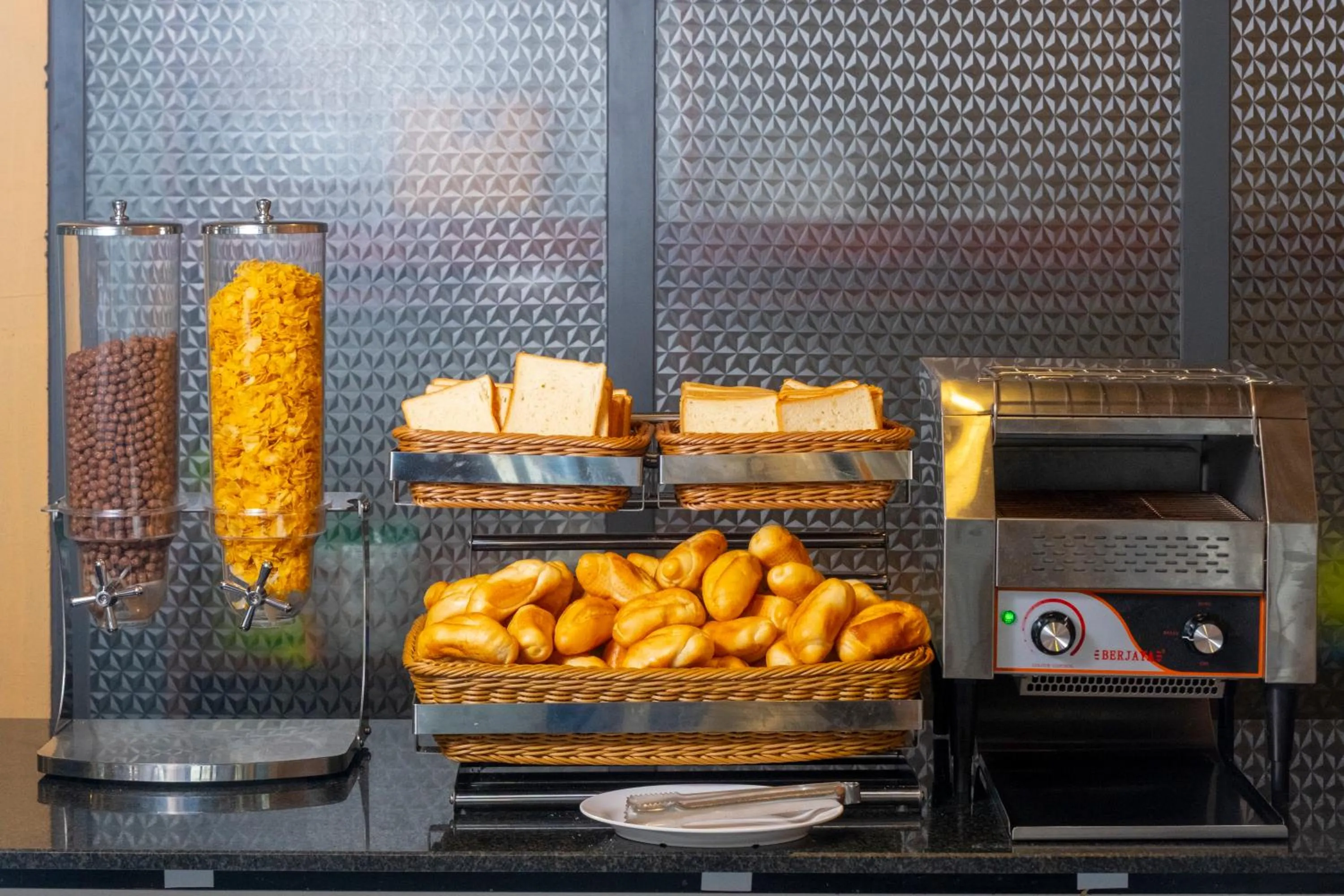 Breakfast in Hawaii Resort Phu Quoc