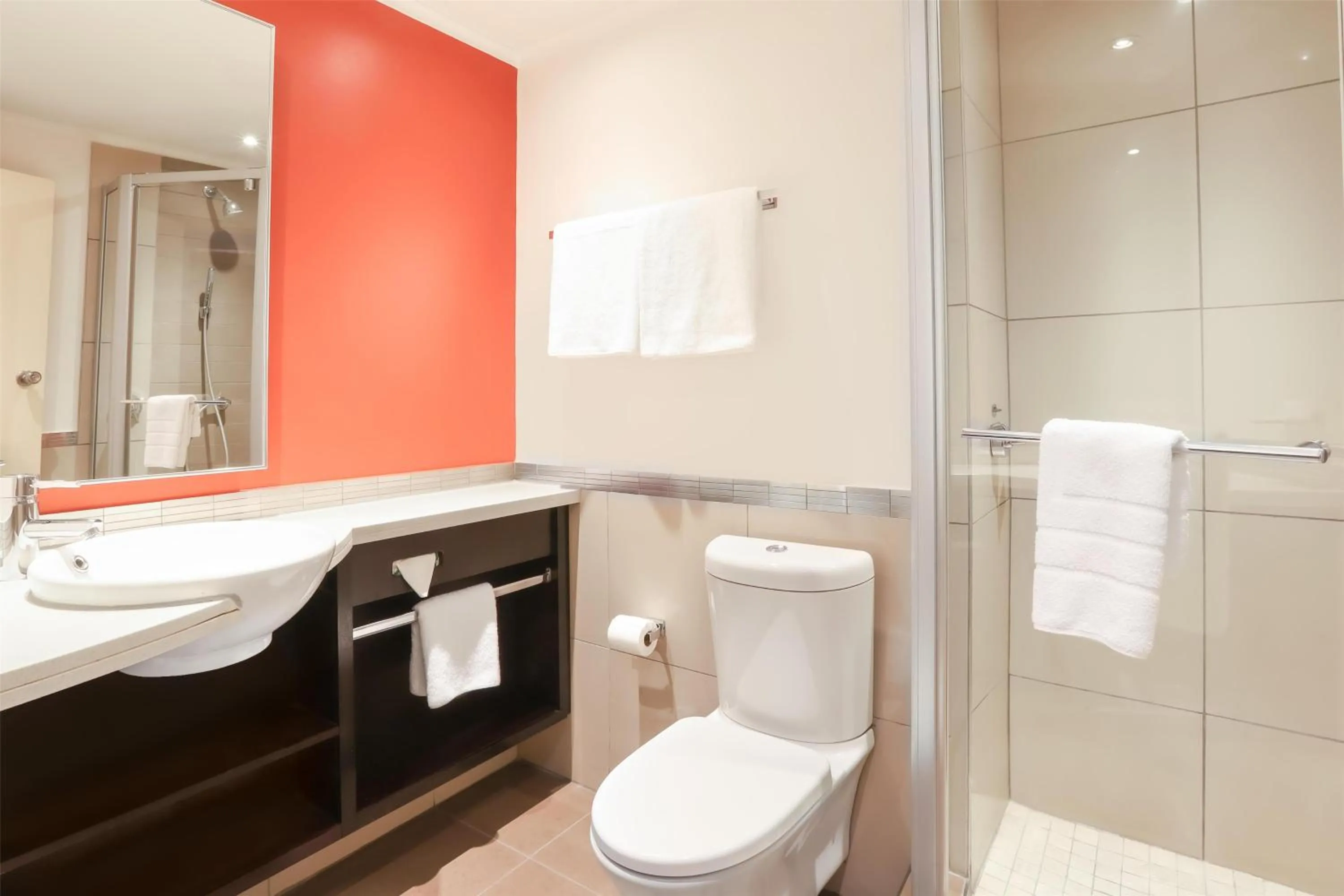 Bathroom in Garden Court Nelson Mandela Boulevard