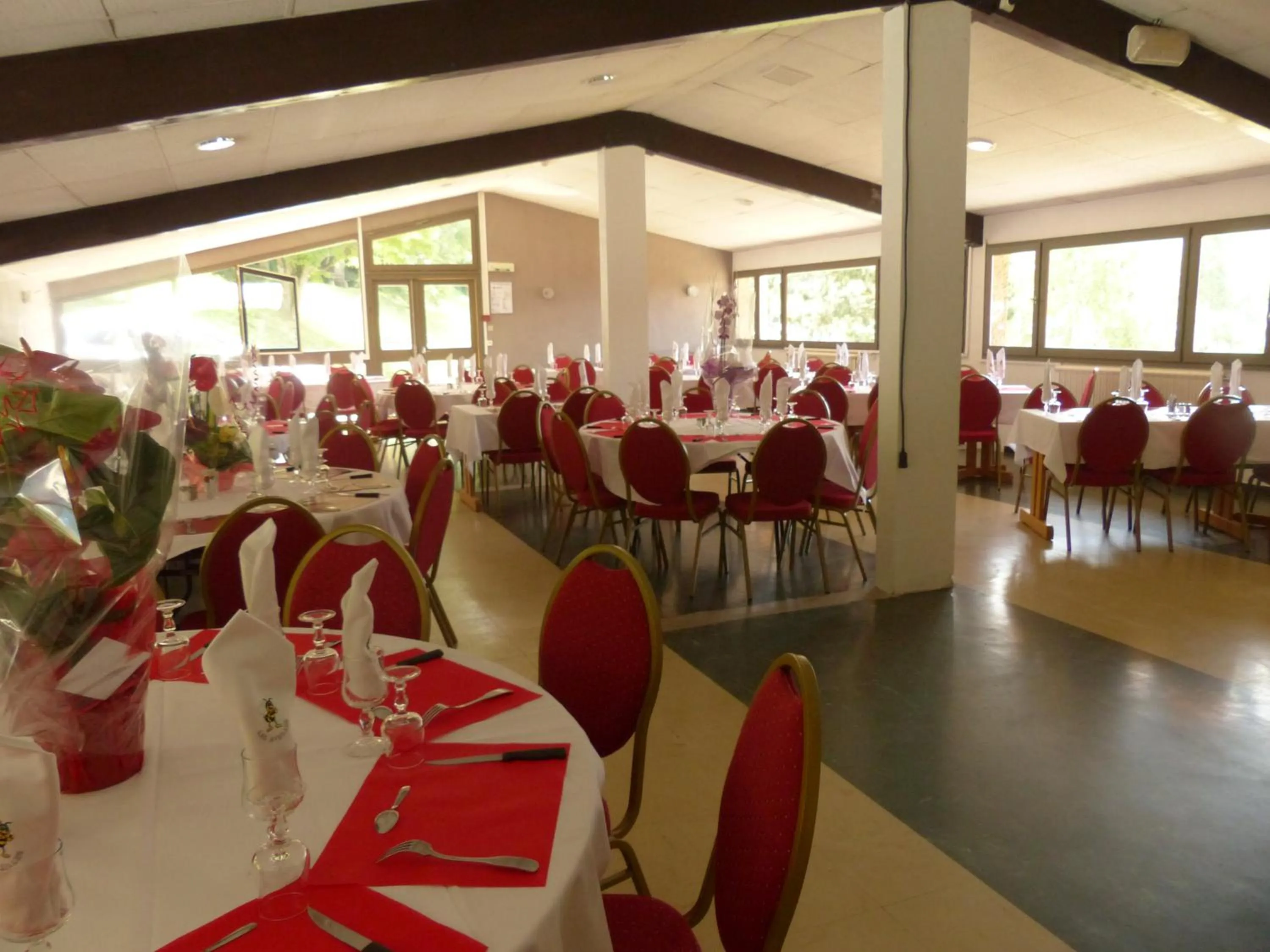 Restaurant/places to eat in Les Aveilles