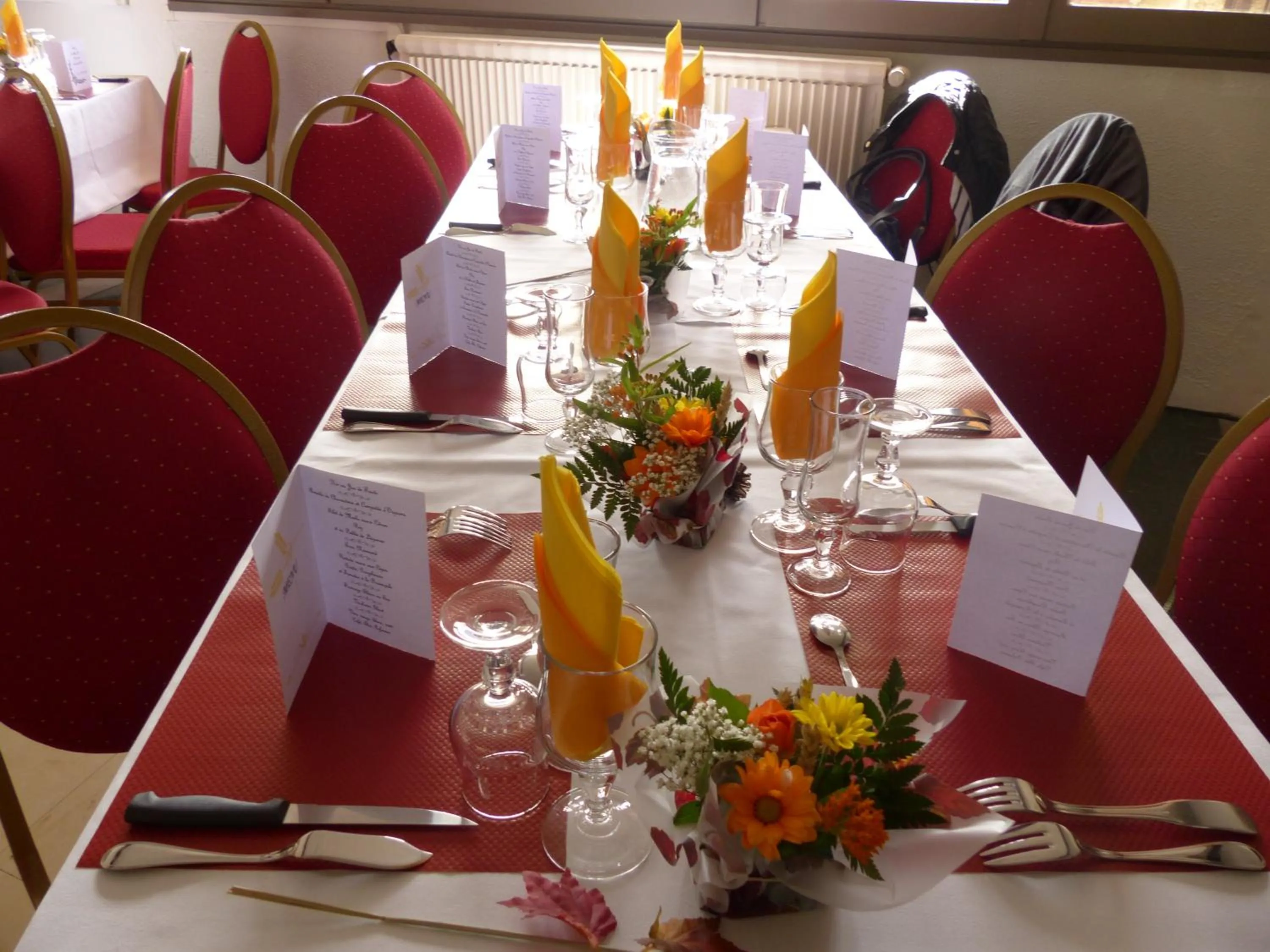 Restaurant/places to eat in Les Aveilles