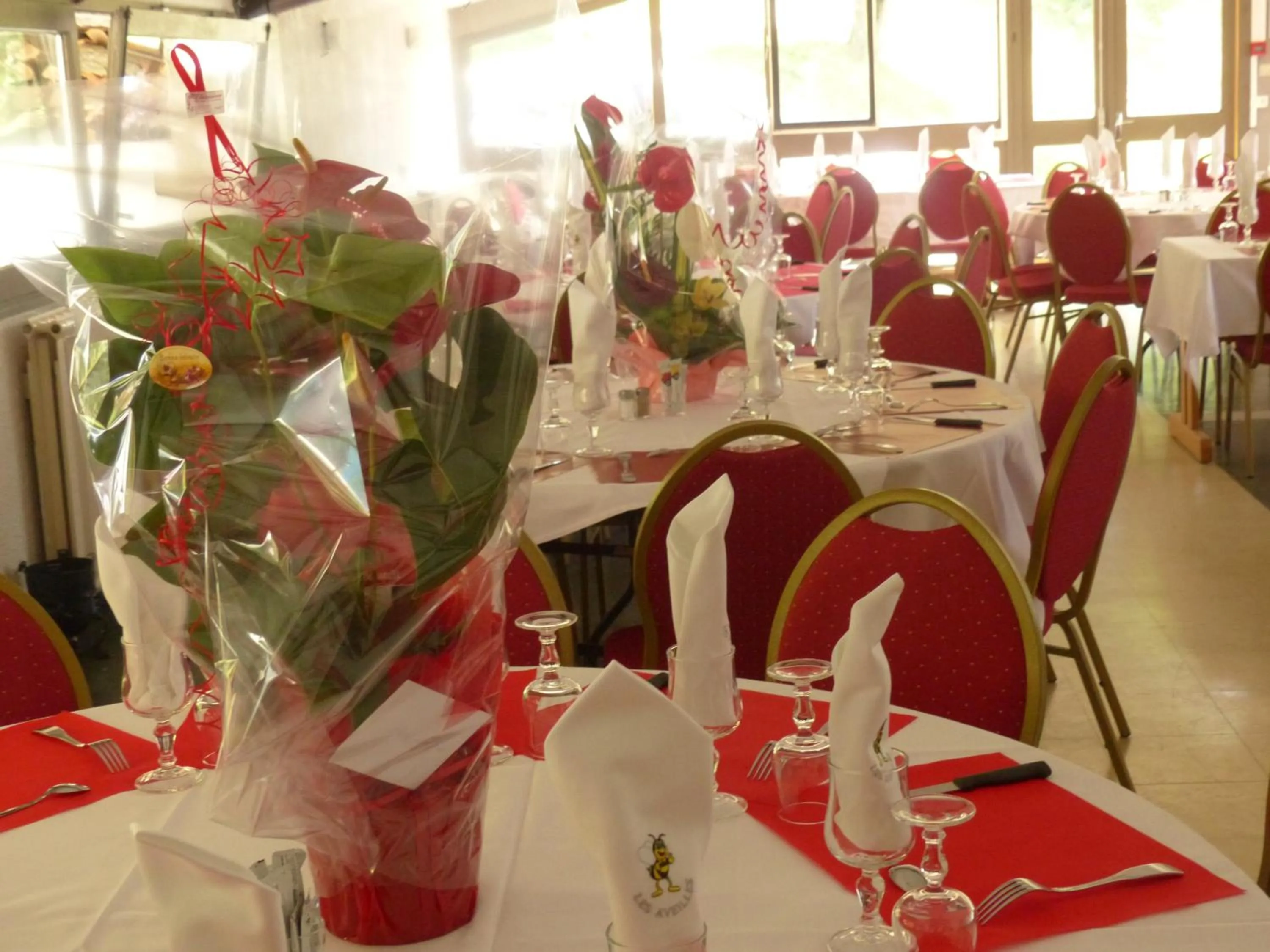 Restaurant/places to eat in Les Aveilles