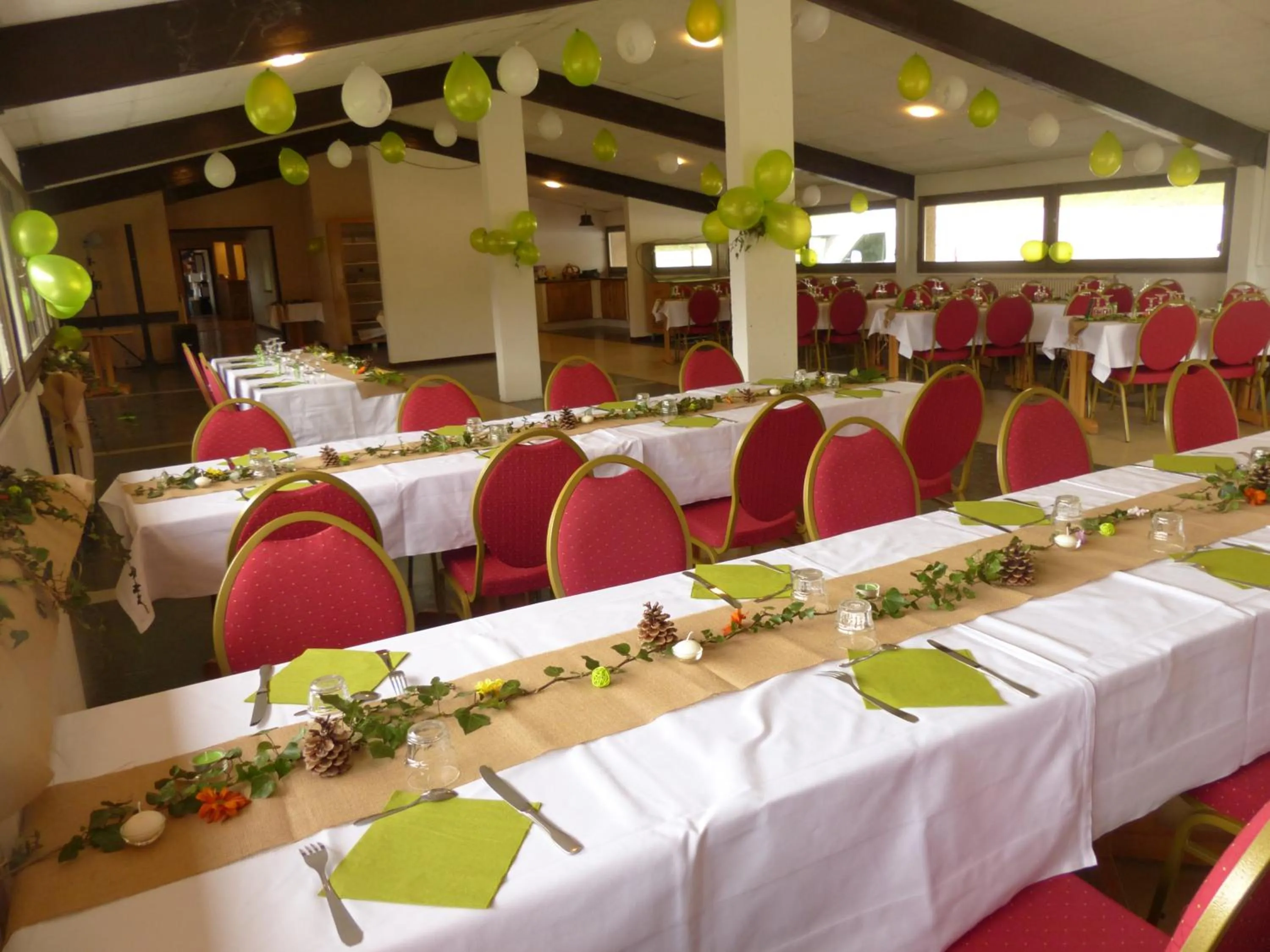 Restaurant/places to eat in Les Aveilles