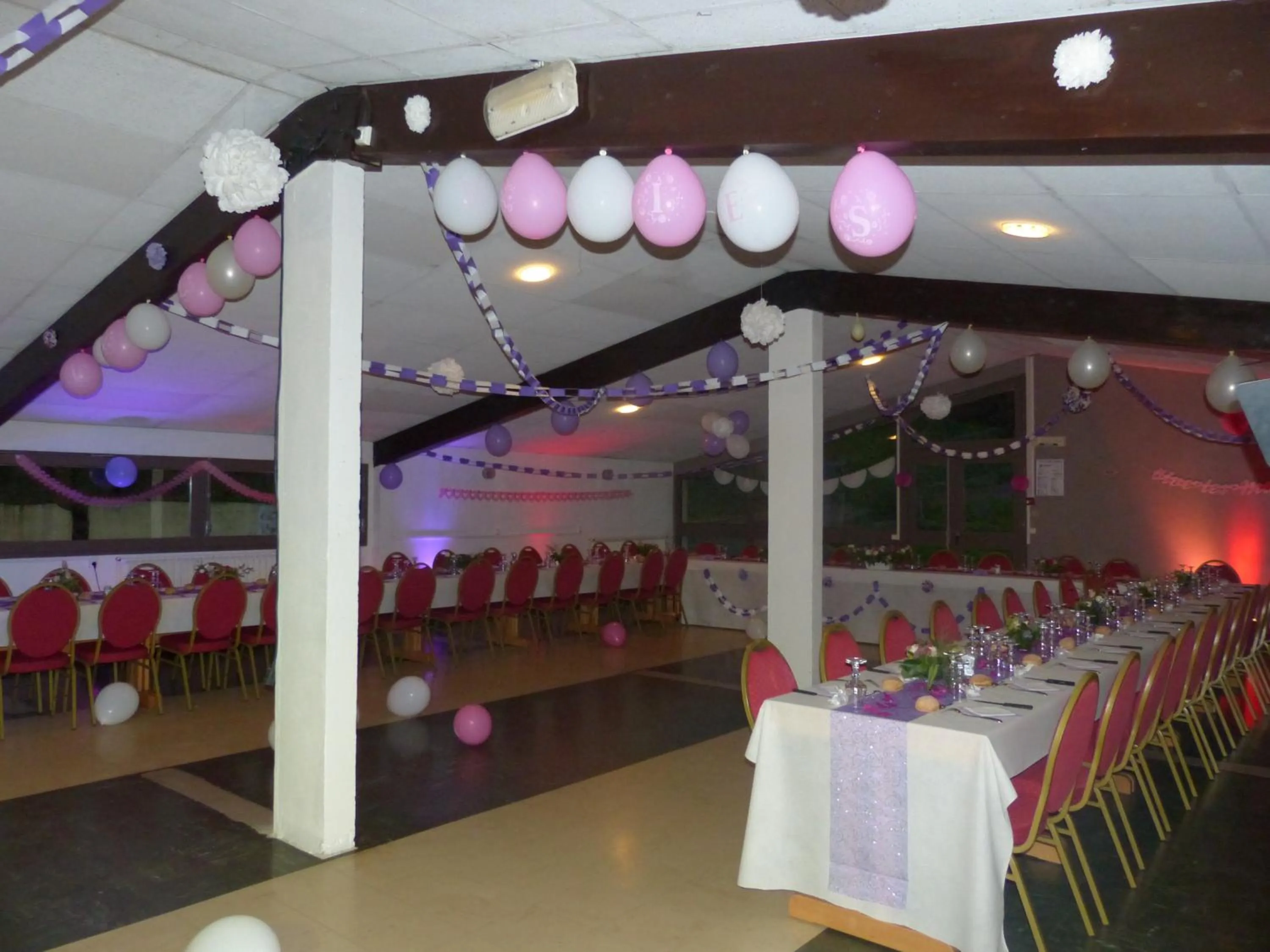 Restaurant/places to eat in Les Aveilles