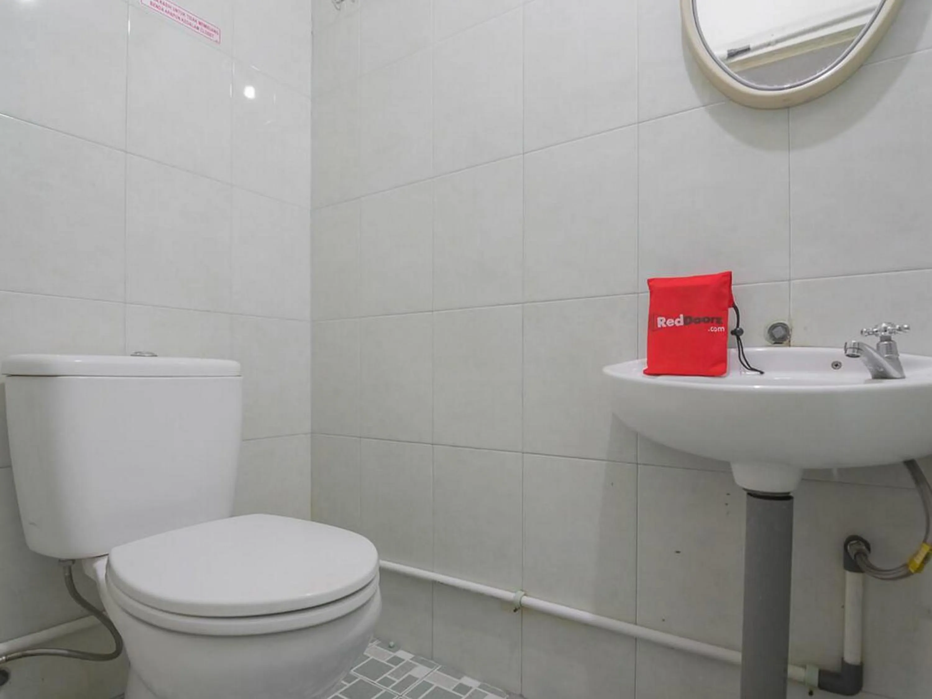 Bathroom in RedDoorz near Gajah Mada Pontianak