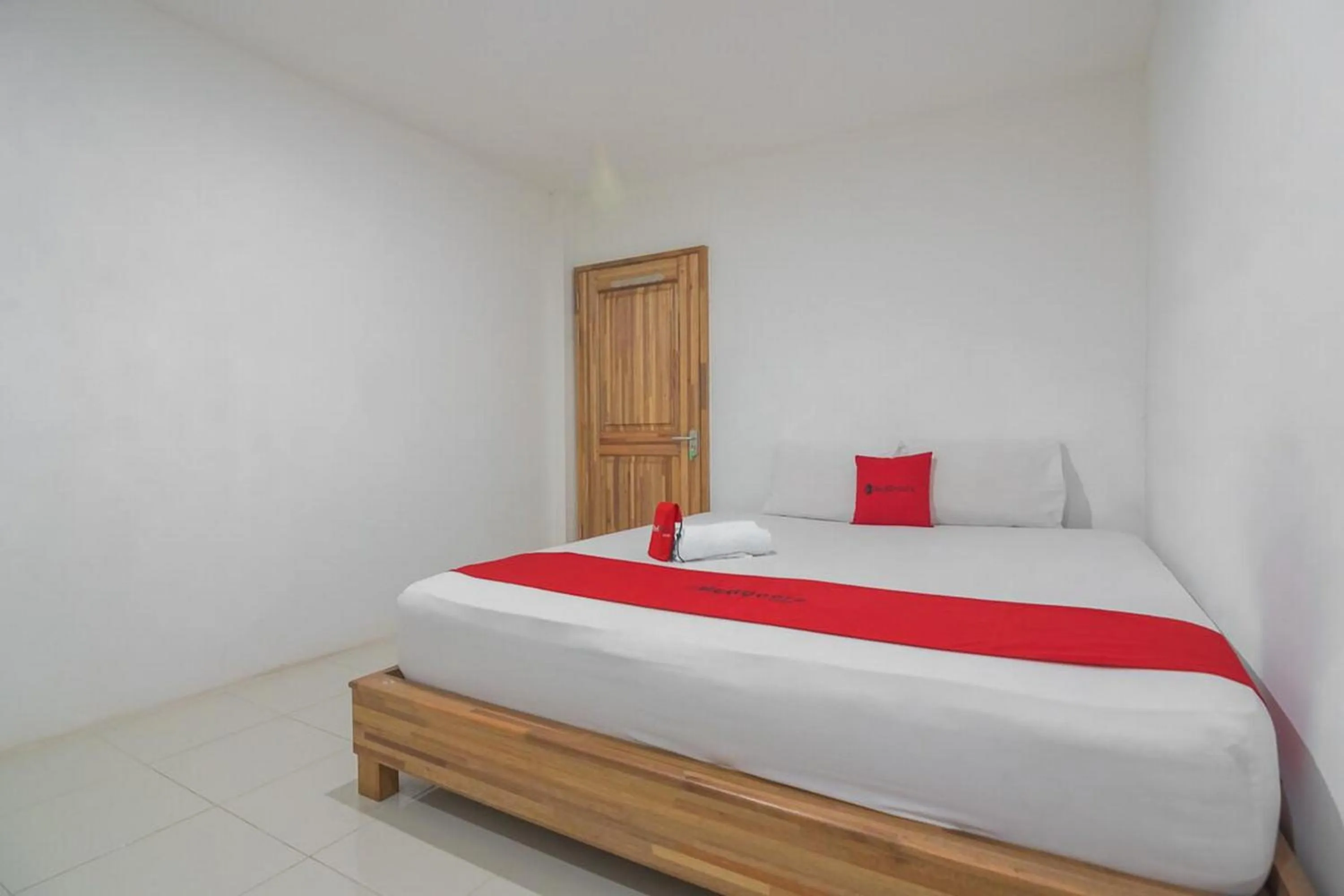 Bedroom, Bed in RedDoorz near Gajah Mada Pontianak