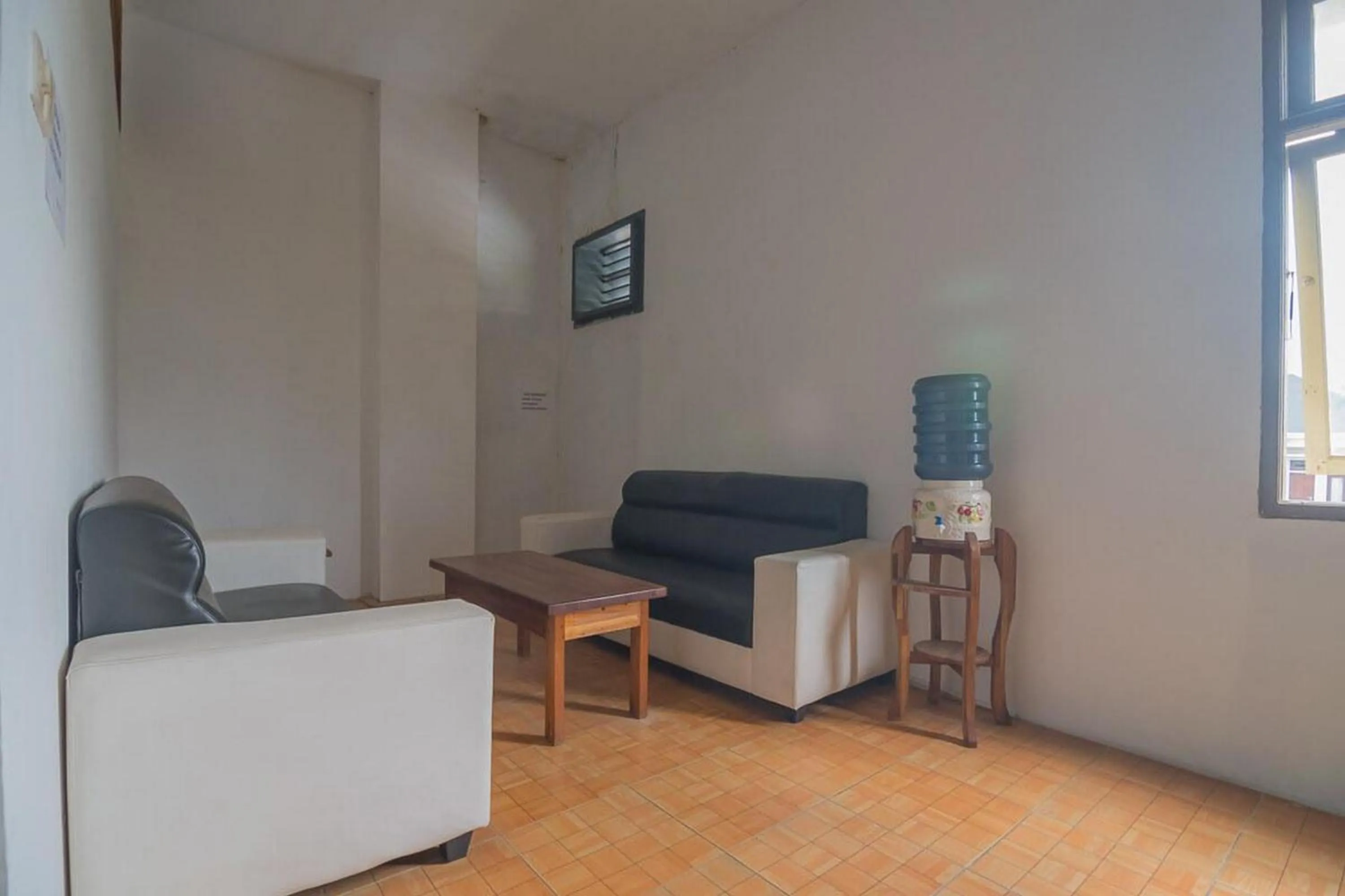 Seating area in RedDoorz near Gajah Mada Pontianak