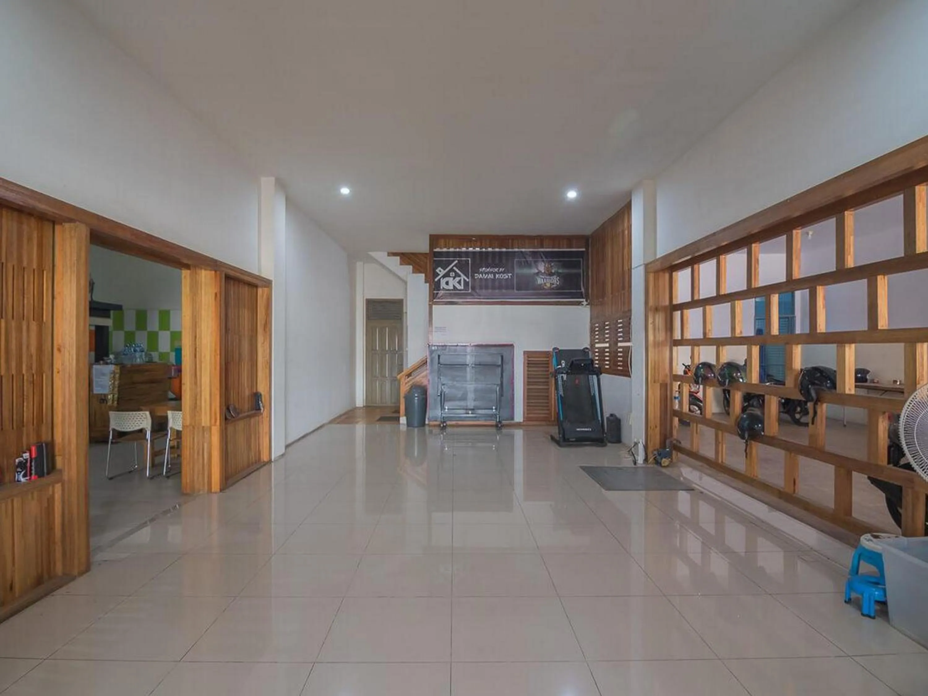 Property building in RedDoorz near Gajah Mada Pontianak