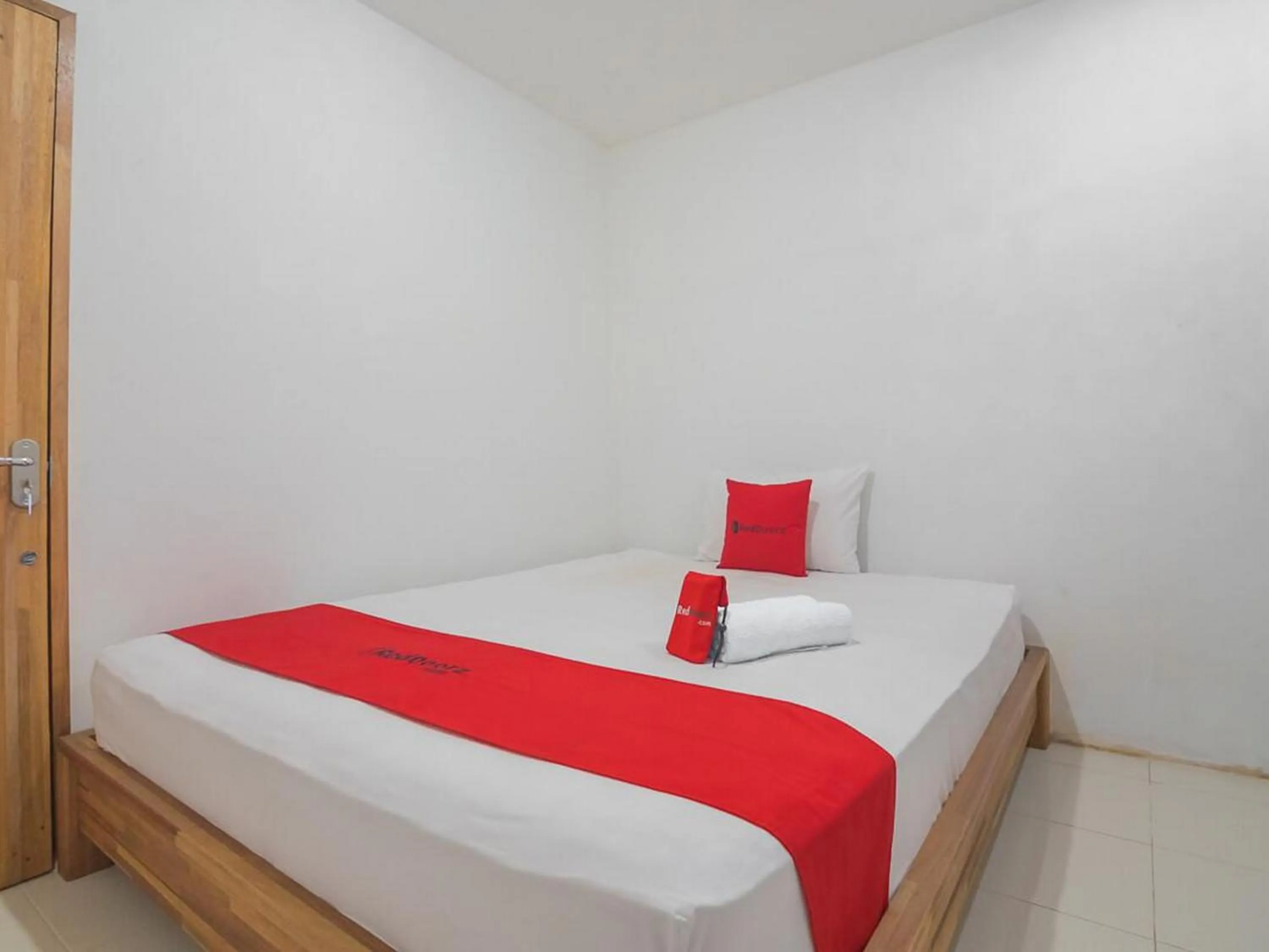 Bedroom, Bed in RedDoorz near Gajah Mada Pontianak