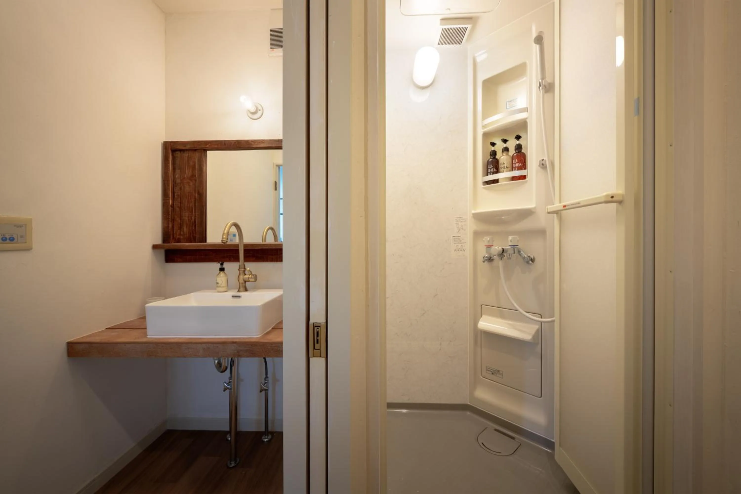 Shower in café&GuestHouse kaziya