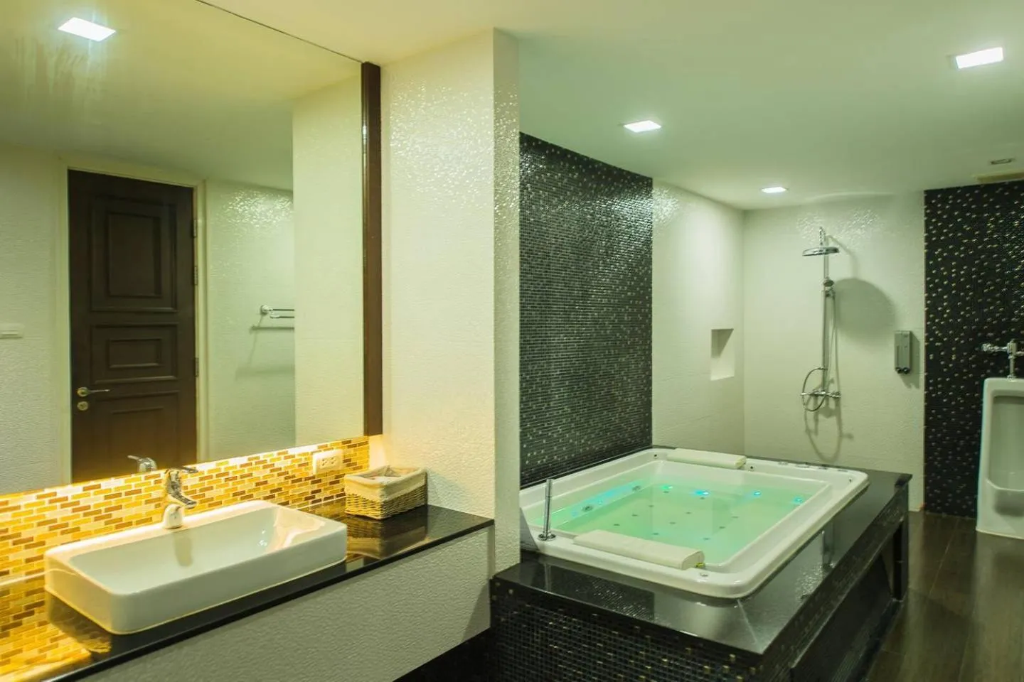 Bathroom in Marrakesh Huahin 4bedrooms suite with Jacuzzi 208