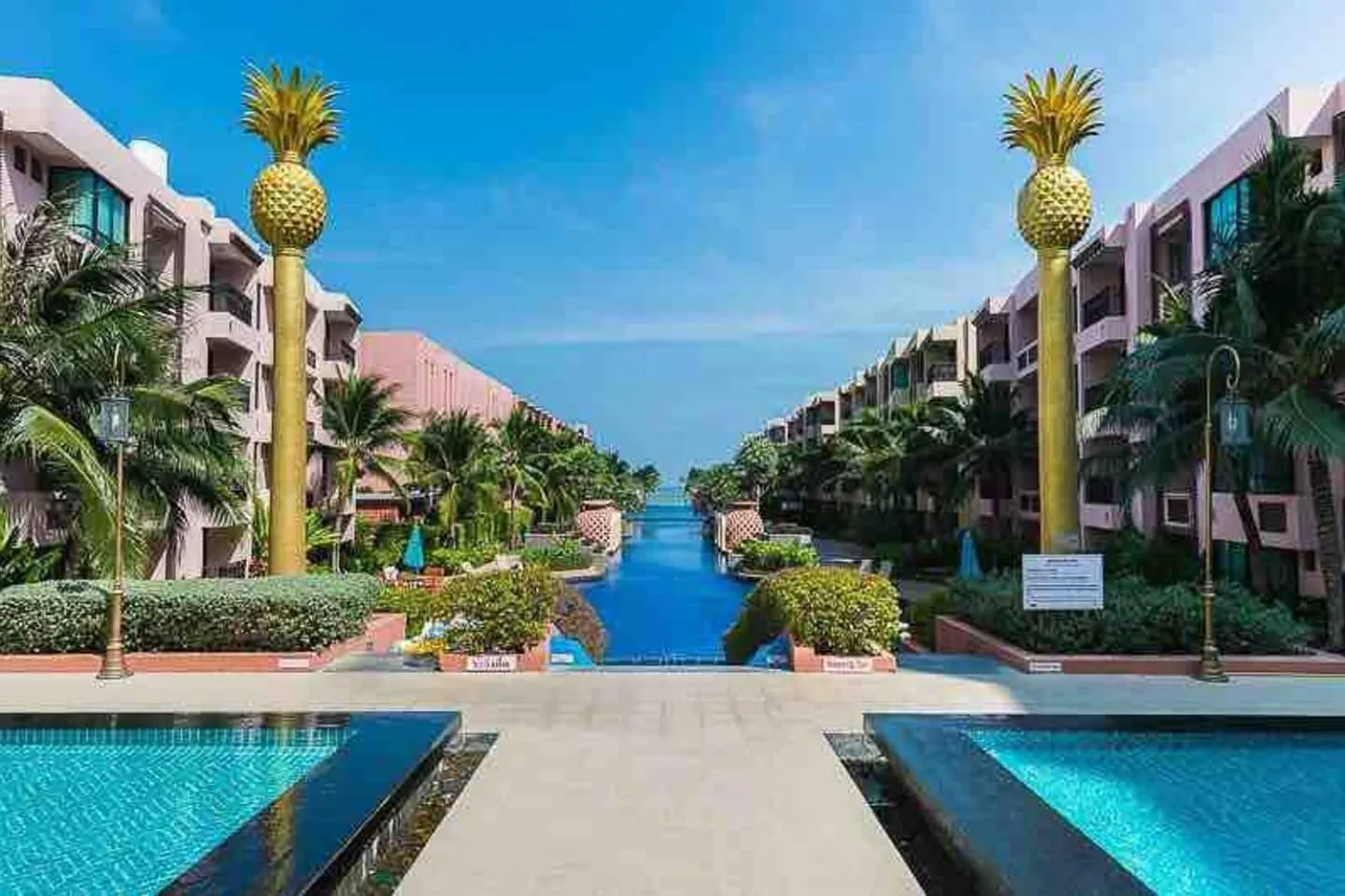 Swimming pool in Marrakesh Huahin 4bedrooms suite with Jacuzzi 208