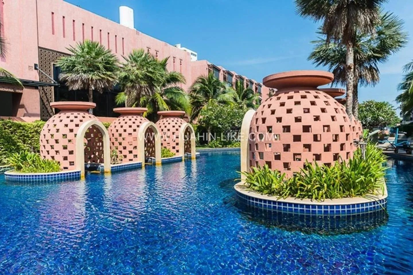 Swimming pool in Marrakesh Huahin 4bedrooms suite with Jacuzzi 208