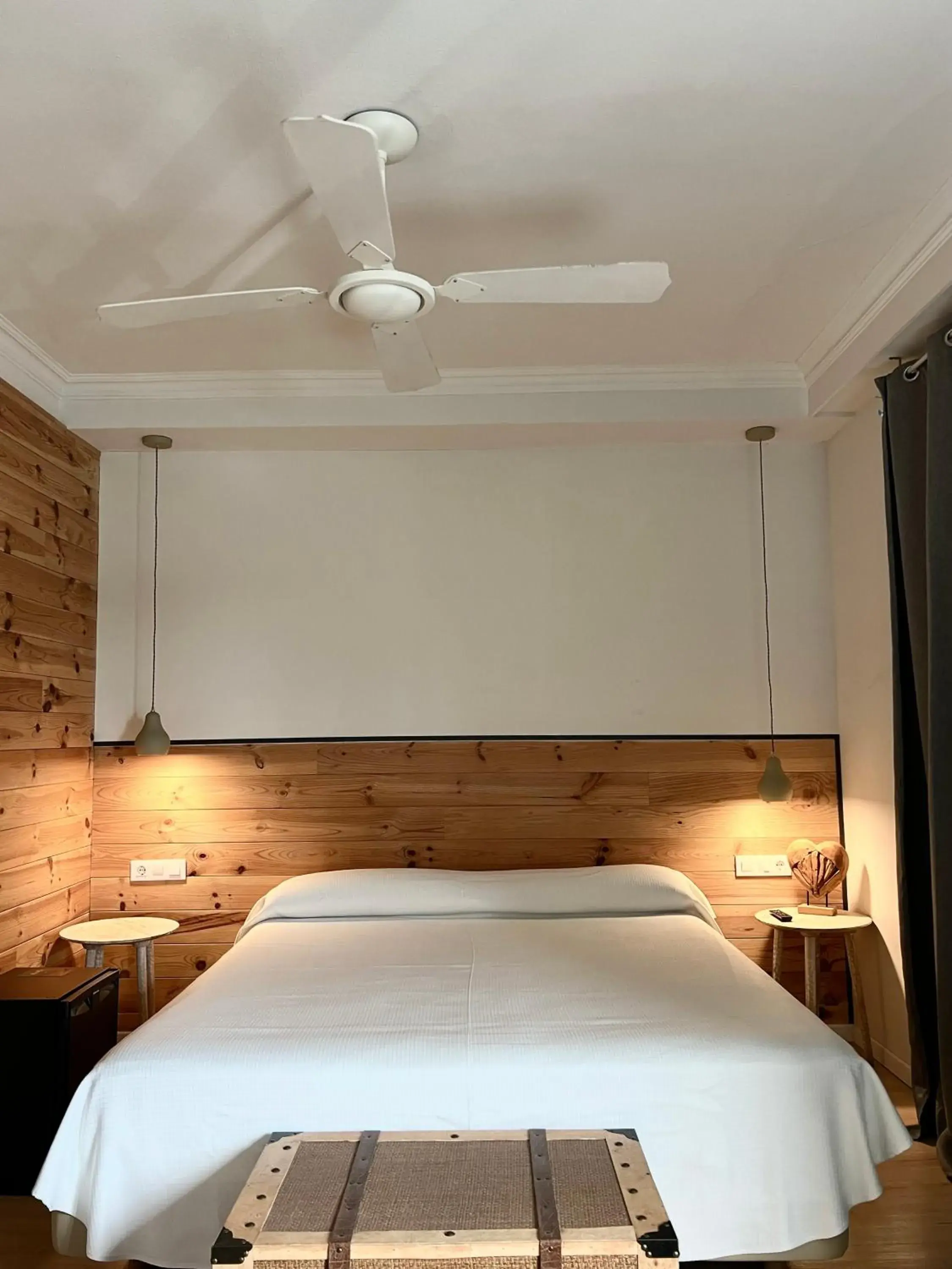 Junior Suite with free parking included in Hotel & Restaurant Figueres Parc Junior Suite with free parking included in Hotel & Restaurant Figueres Parc